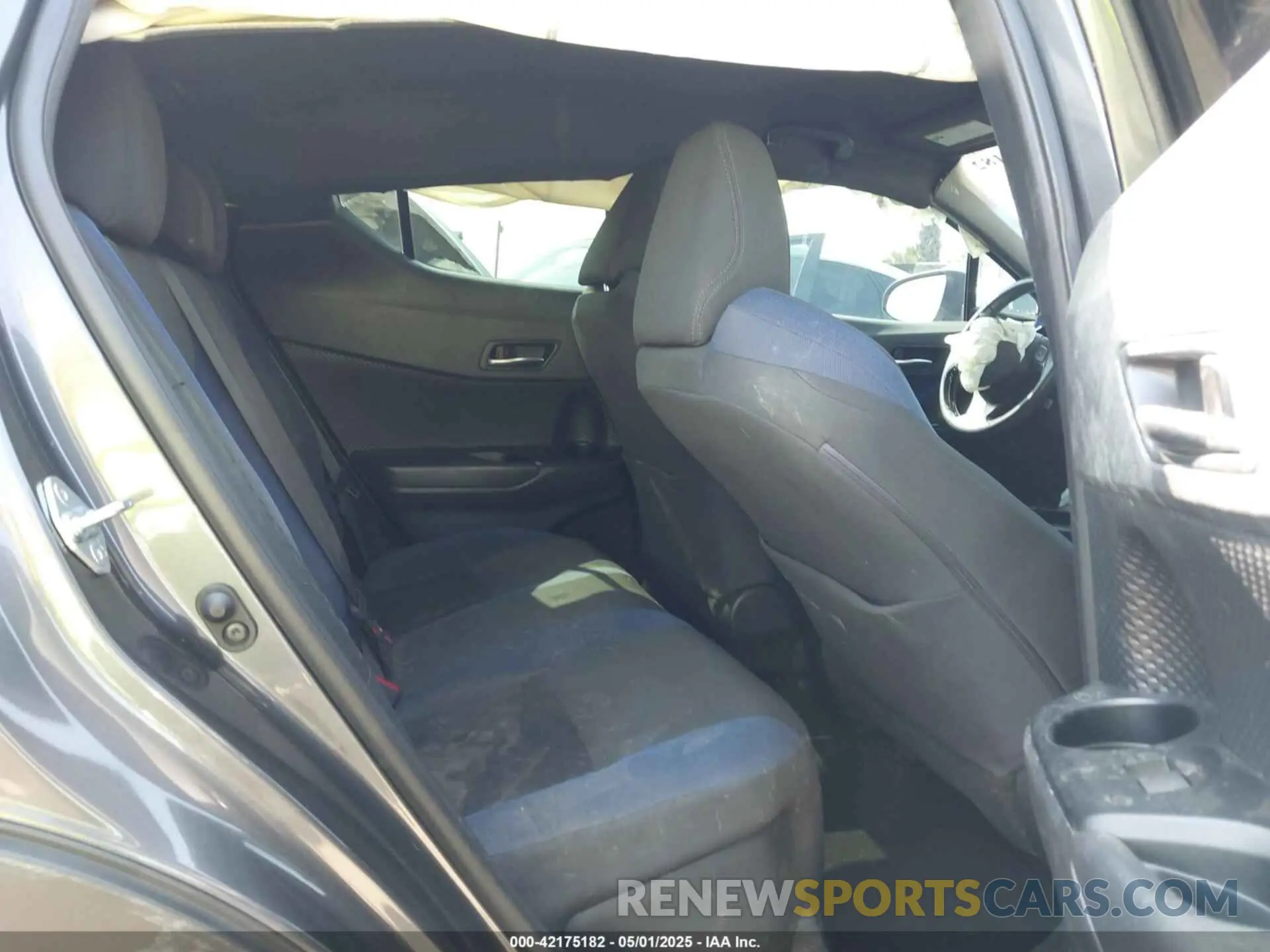 8 Photograph of a damaged car NMTKHMBX1NR144937 TOYOTA C-HR 2022