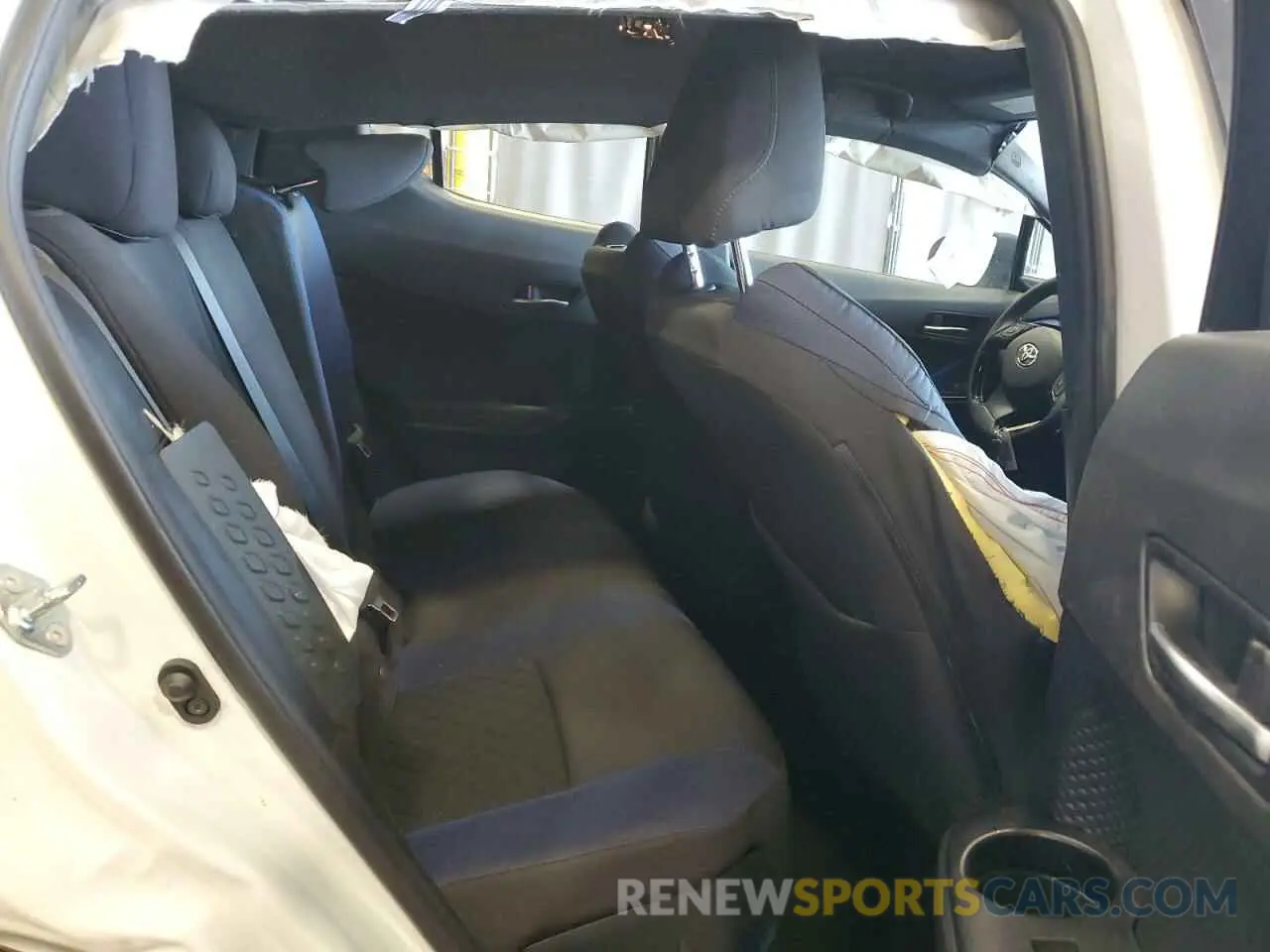 10 Photograph of a damaged car NMTKHMBX3NR146382 TOYOTA C-HR 2022