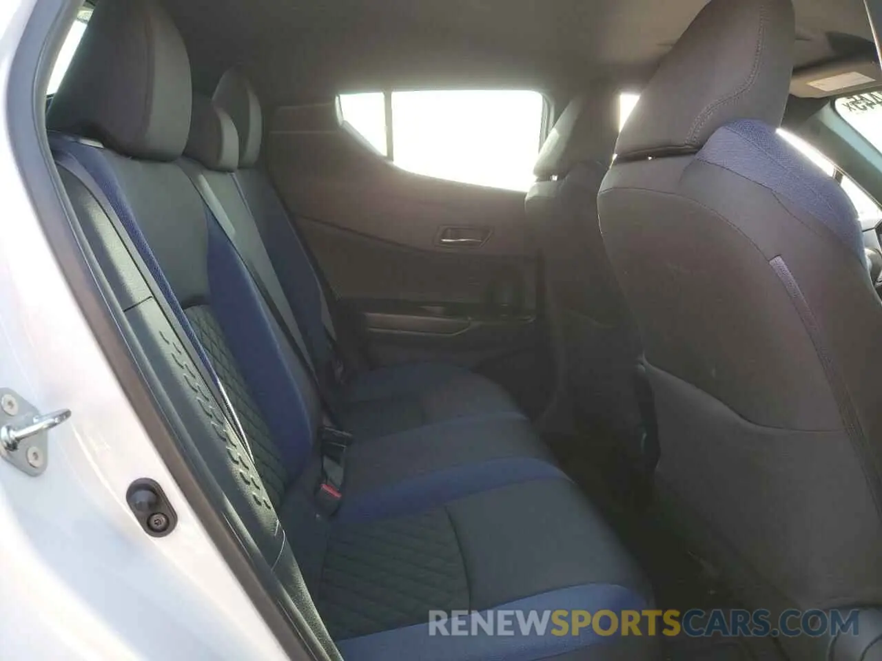 10 Photograph of a damaged car NMTKHMBX5NR145136 TOYOTA C-HR 2022