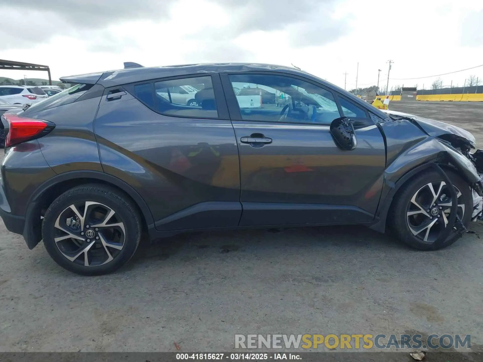 14 Photograph of a damaged car NMTKHMBX6NR147770 TOYOTA C-HR 2022