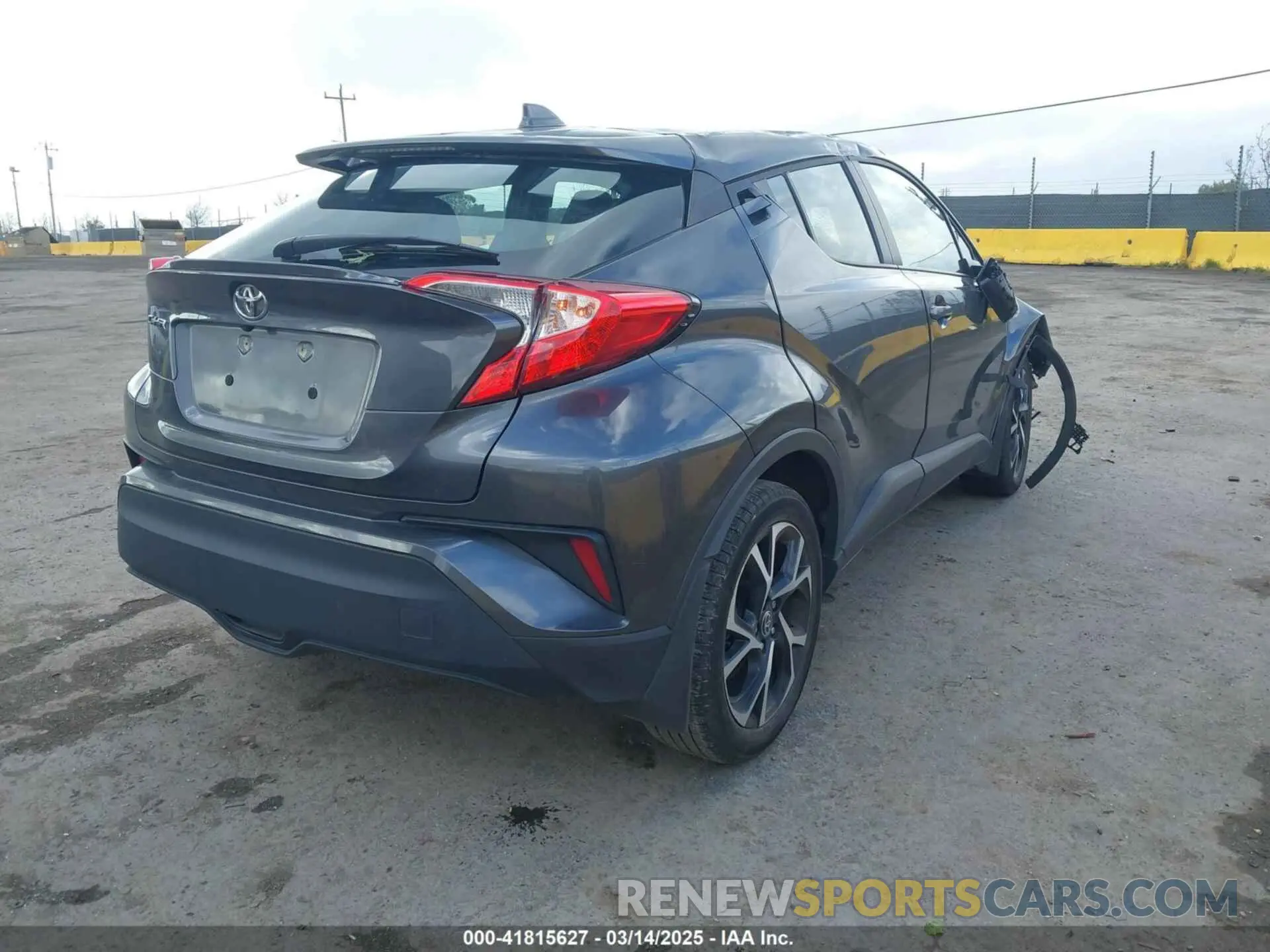 4 Photograph of a damaged car NMTKHMBX6NR147770 TOYOTA C-HR 2022