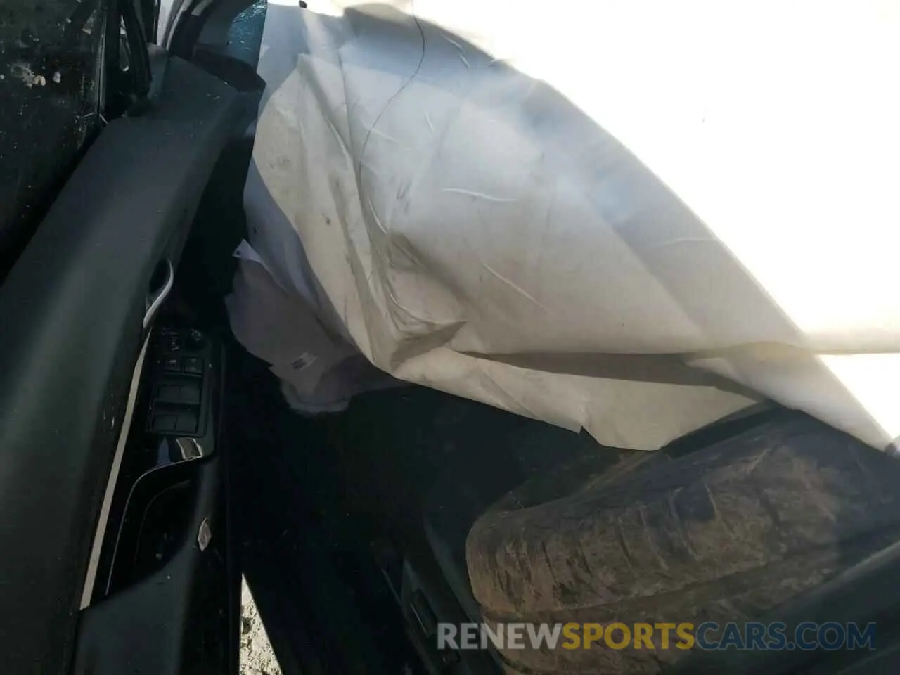 8 Photograph of a damaged car NMTKHMBX7NR143386 TOYOTA C-HR 2022