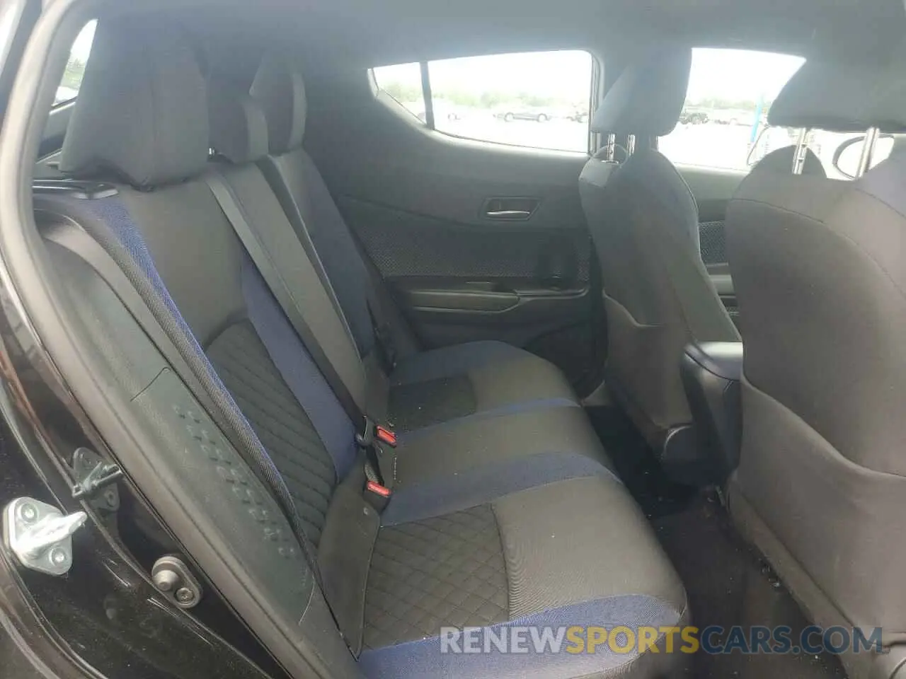 11 Photograph of a damaged car NMTKHMBX8NR141470 TOYOTA C-HR 2022
