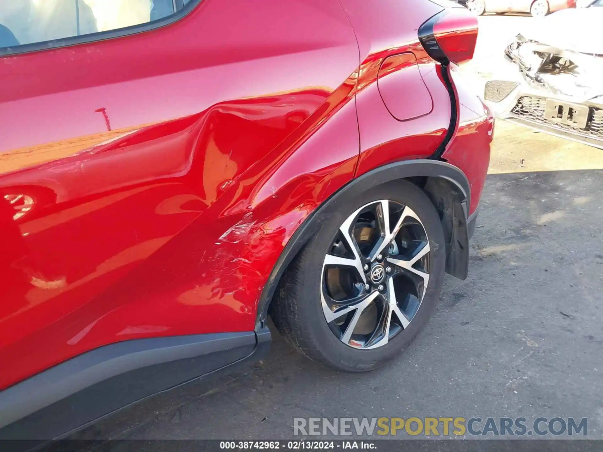 17 Photograph of a damaged car NMTKHMBX8NR143106 TOYOTA C-HR 2022