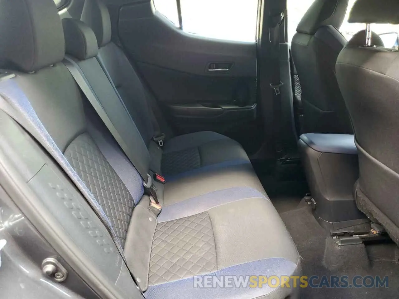 10 Photograph of a damaged car NMTKHMBX9NR141168 TOYOTA C-HR 2022