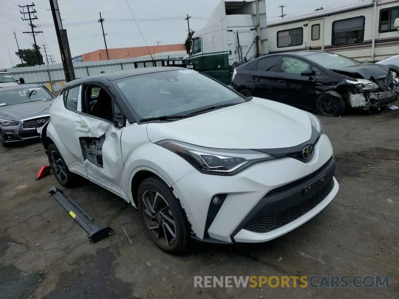 1 Photograph of a damaged car NMTKHMBX9NR145981 TOYOTA C-HR 2022