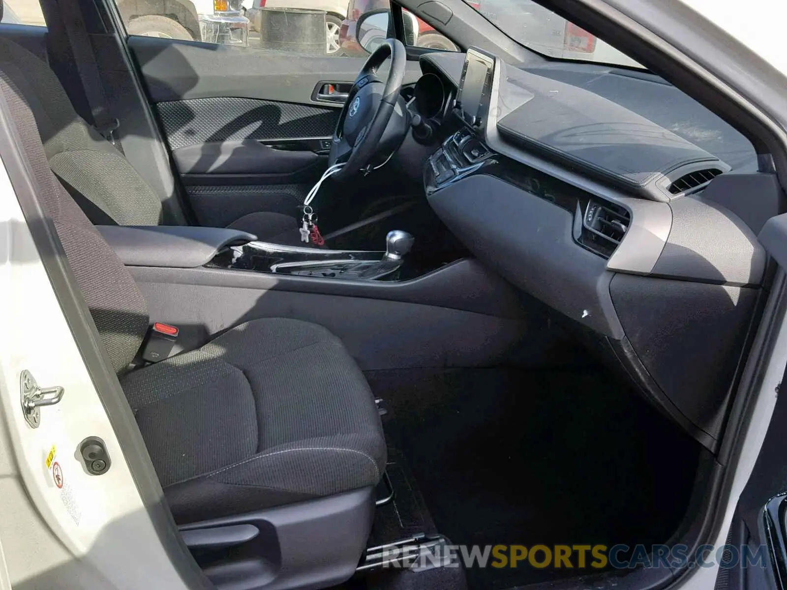 5 Photograph of a damaged car JTNKHMBX3K1028161 TOYOTA C-HR XLE 2019