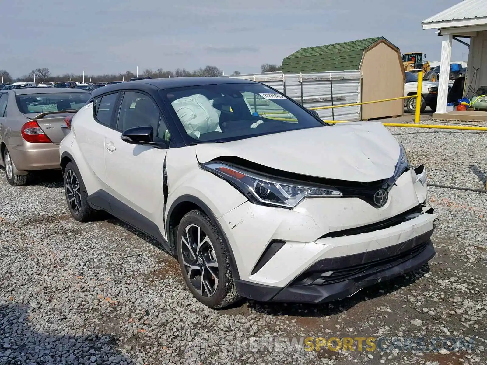 1 Photograph of a damaged car JTNKHMBX9K1015060 TOYOTA C-HR XLE 2019