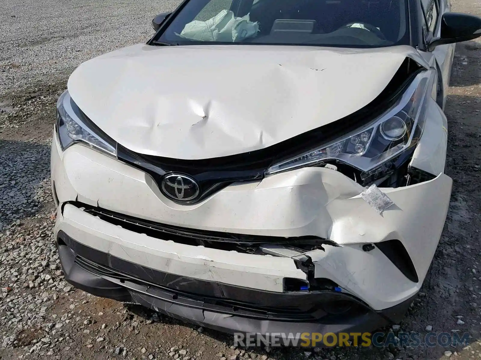 9 Photograph of a damaged car JTNKHMBX9K1015060 TOYOTA C-HR XLE 2019