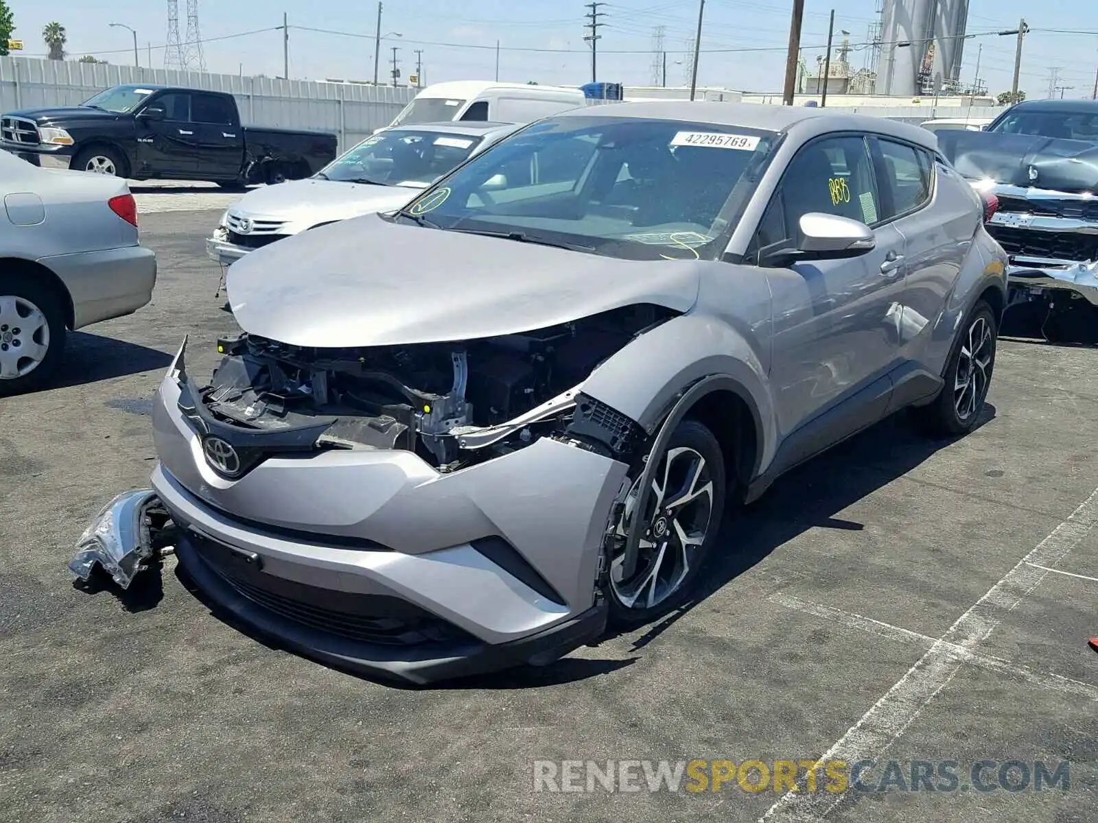 2 Photograph of a damaged car JTNKHMBX9K1030545 TOYOTA C-HR XLE 2019