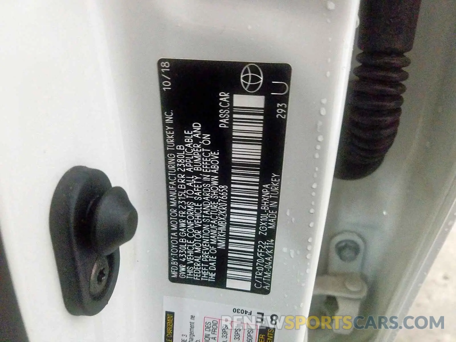 10 Photograph of a damaged car NMTKHMBX2KR076658 TOYOTA C-HR XLE 2019