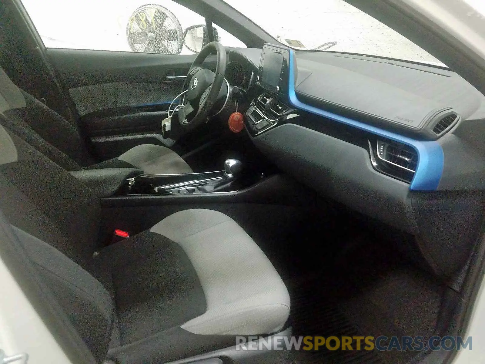 5 Photograph of a damaged car NMTKHMBX2KR076658 TOYOTA C-HR XLE 2019