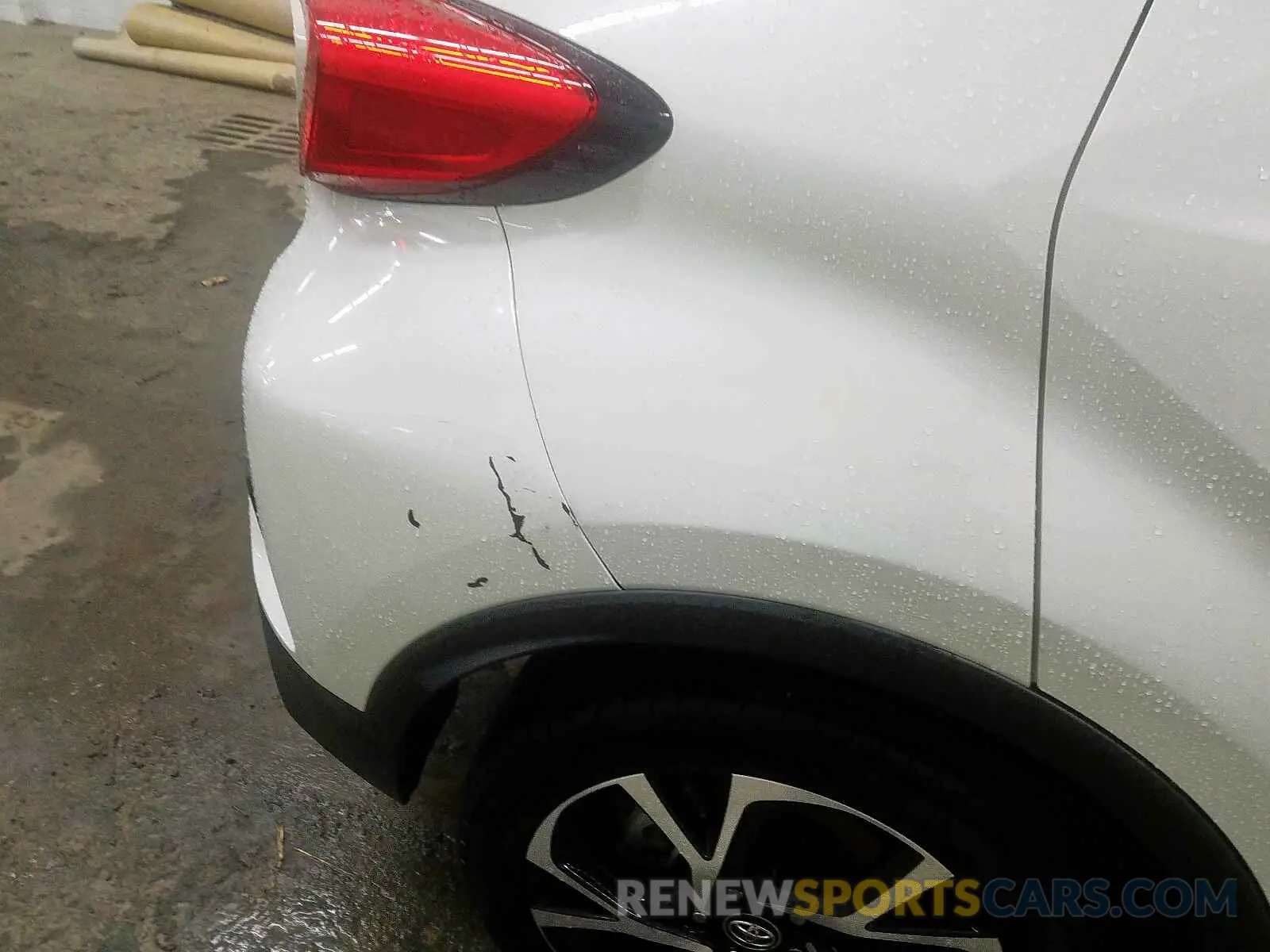 9 Photograph of a damaged car NMTKHMBX2KR076658 TOYOTA C-HR XLE 2019