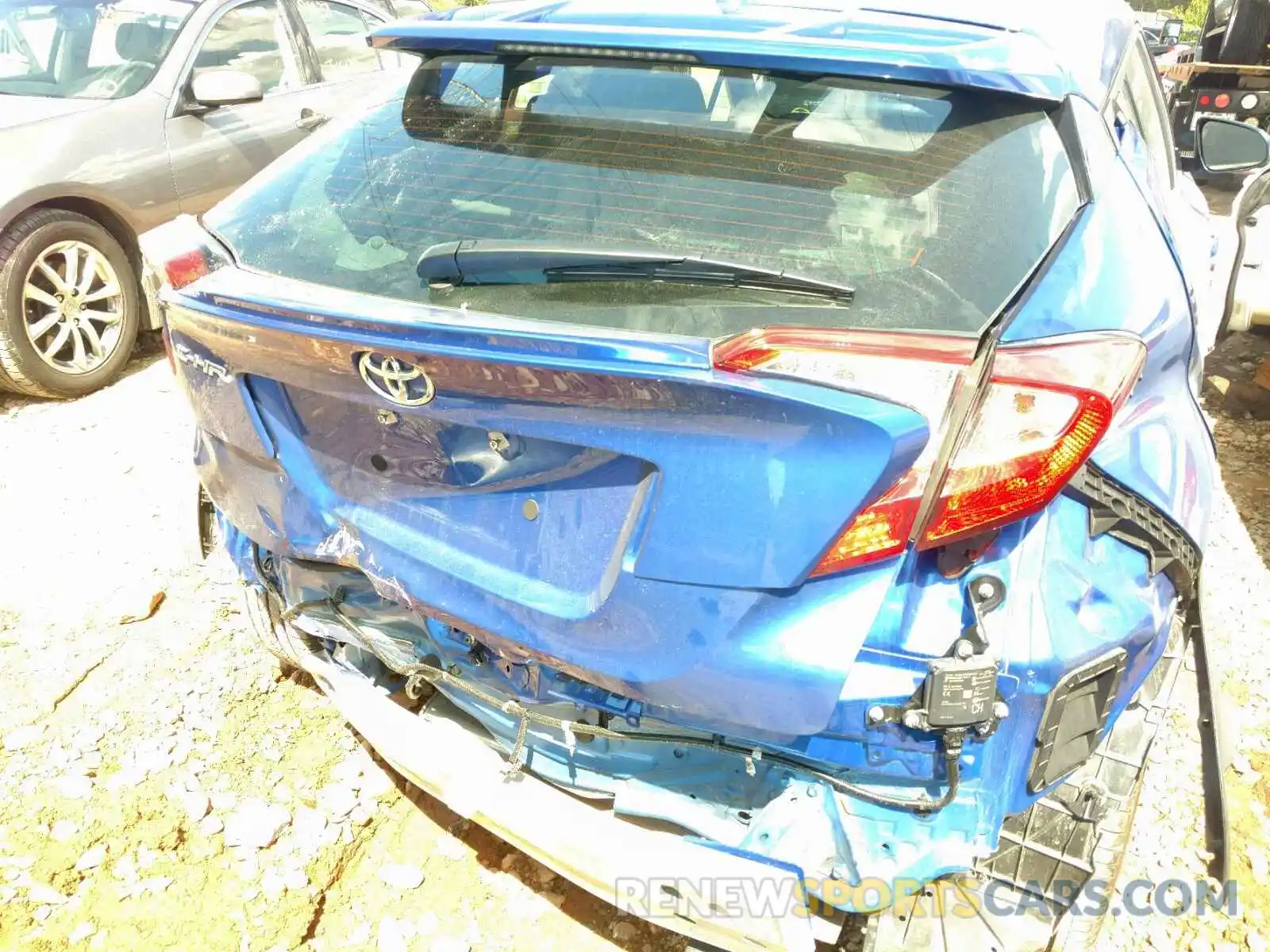 9 Photograph of a damaged car NMTKHMBX6KR075965 TOYOTA C-HR XLE 2019