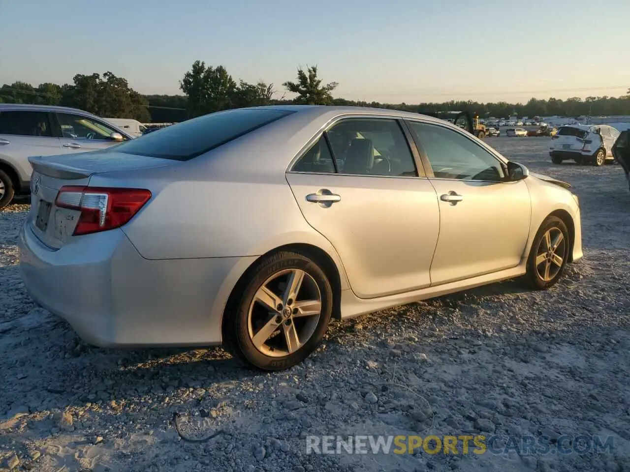 3 Photograph of a damaged car 4T1BF1FK8EU403550 TOYOTA CAMRY 2014