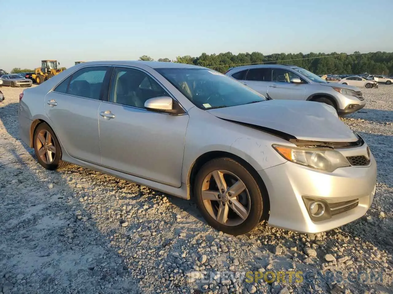 4 Photograph of a damaged car 4T1BF1FK8EU403550 TOYOTA CAMRY 2014