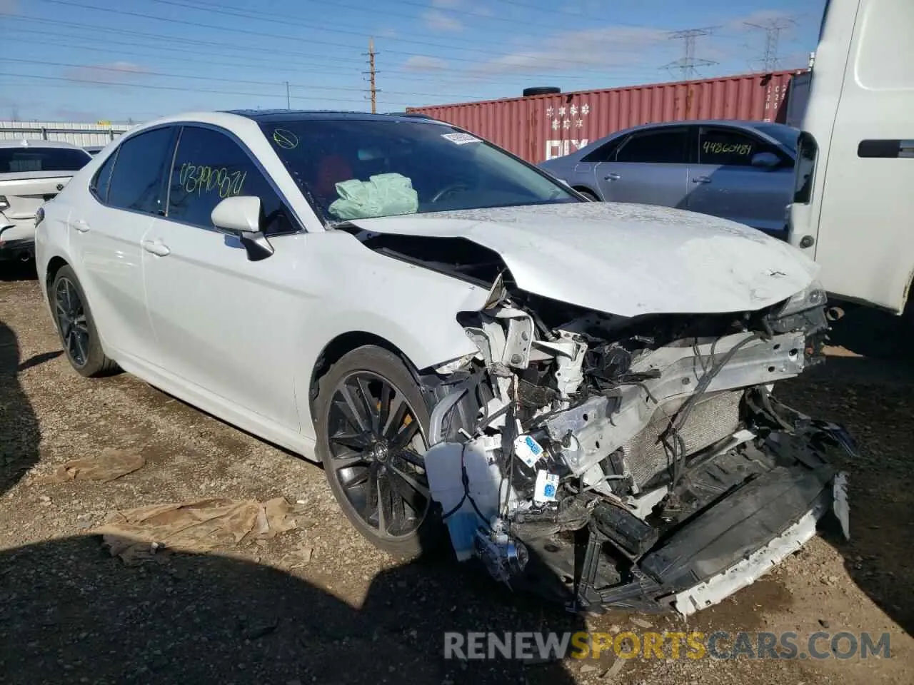 4 Photograph of a damaged car 4T1B61HK0JU086869 TOYOTA CAMRY 2018