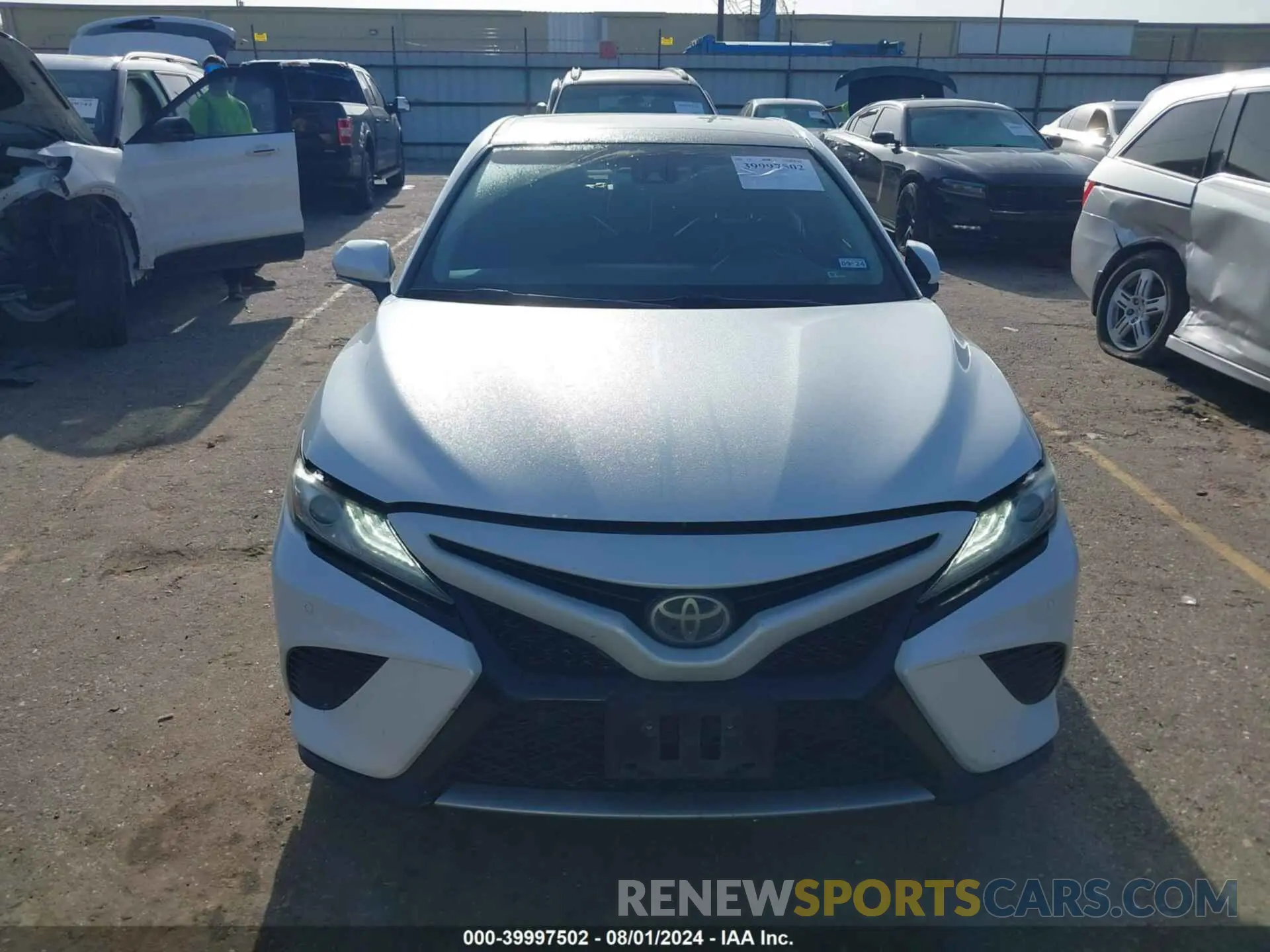12 Photograph of a damaged car 4T1B61HK2JU026866 TOYOTA CAMRY 2018
