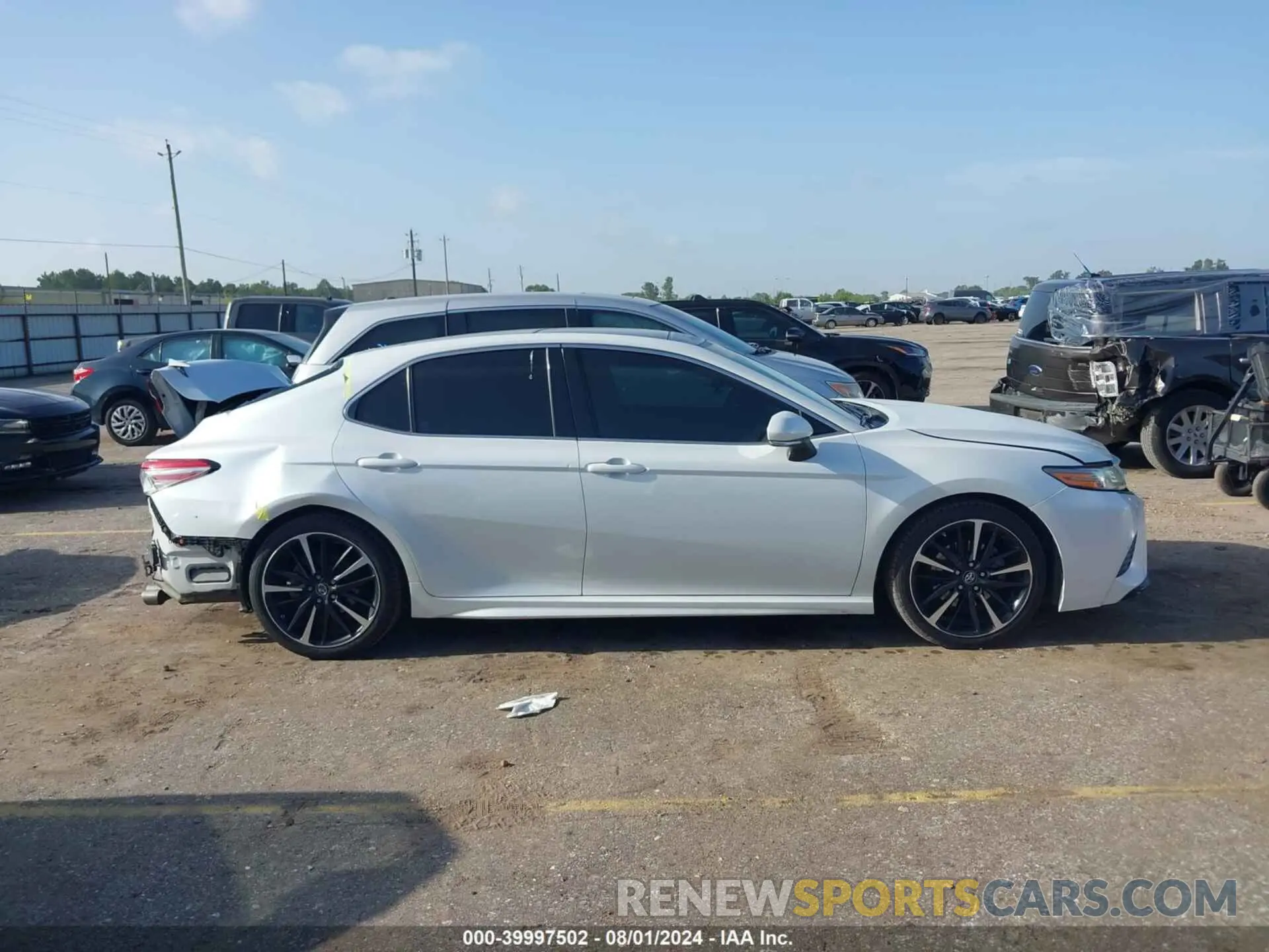 13 Photograph of a damaged car 4T1B61HK2JU026866 TOYOTA CAMRY 2018