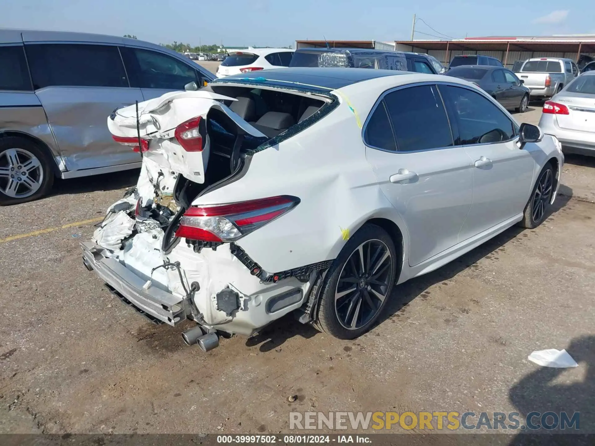 4 Photograph of a damaged car 4T1B61HK2JU026866 TOYOTA CAMRY 2018