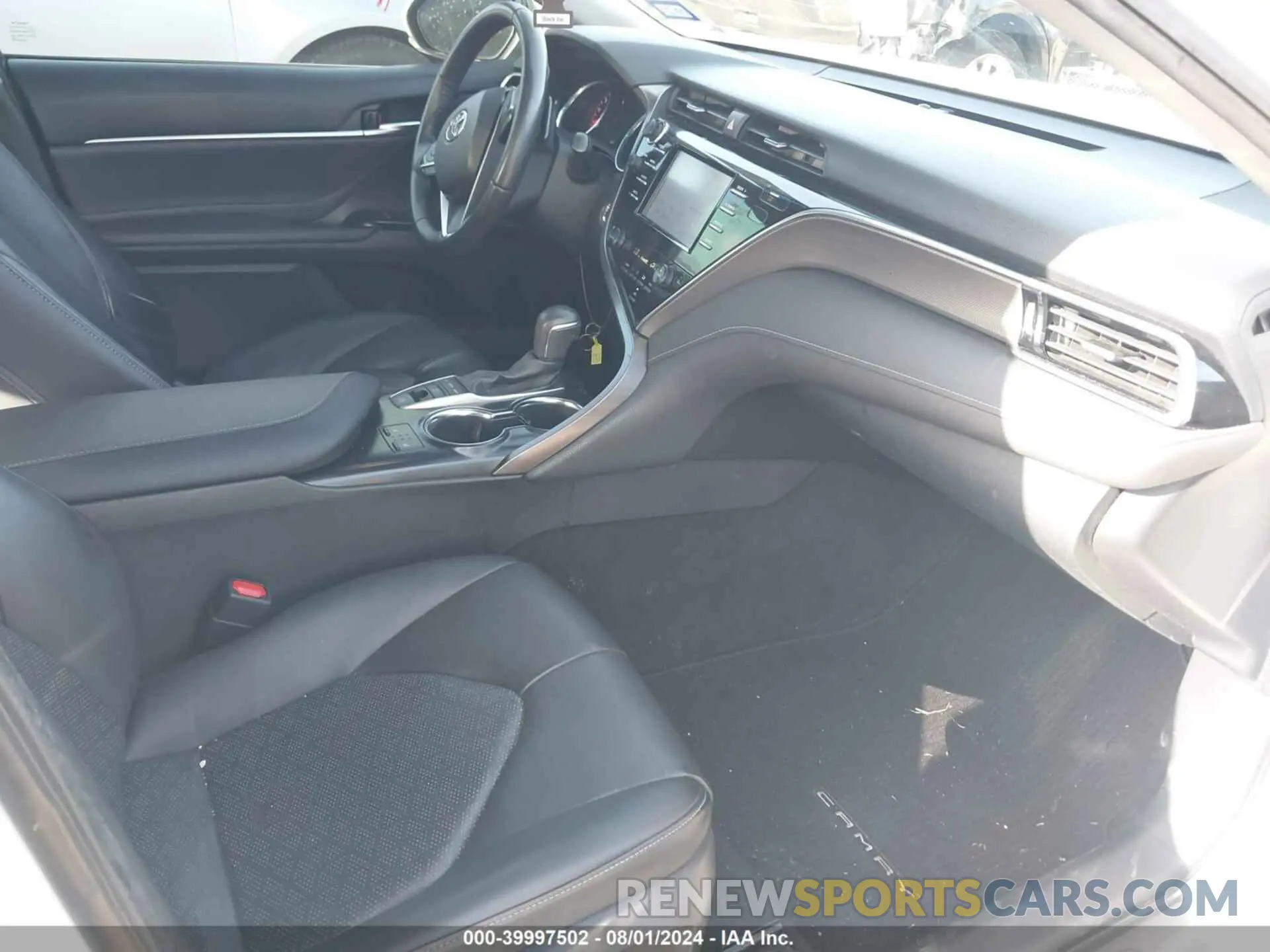 5 Photograph of a damaged car 4T1B61HK2JU026866 TOYOTA CAMRY 2018