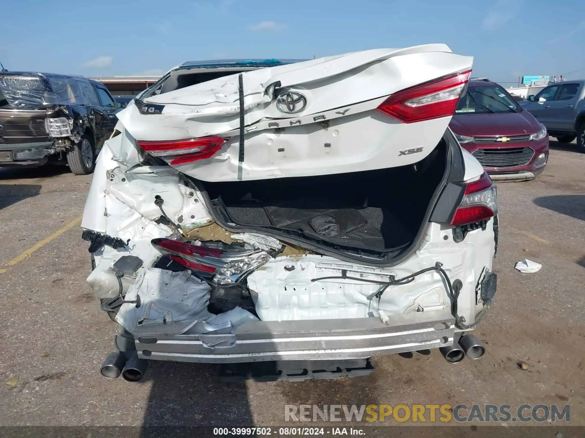 6 Photograph of a damaged car 4T1B61HK2JU026866 TOYOTA CAMRY 2018