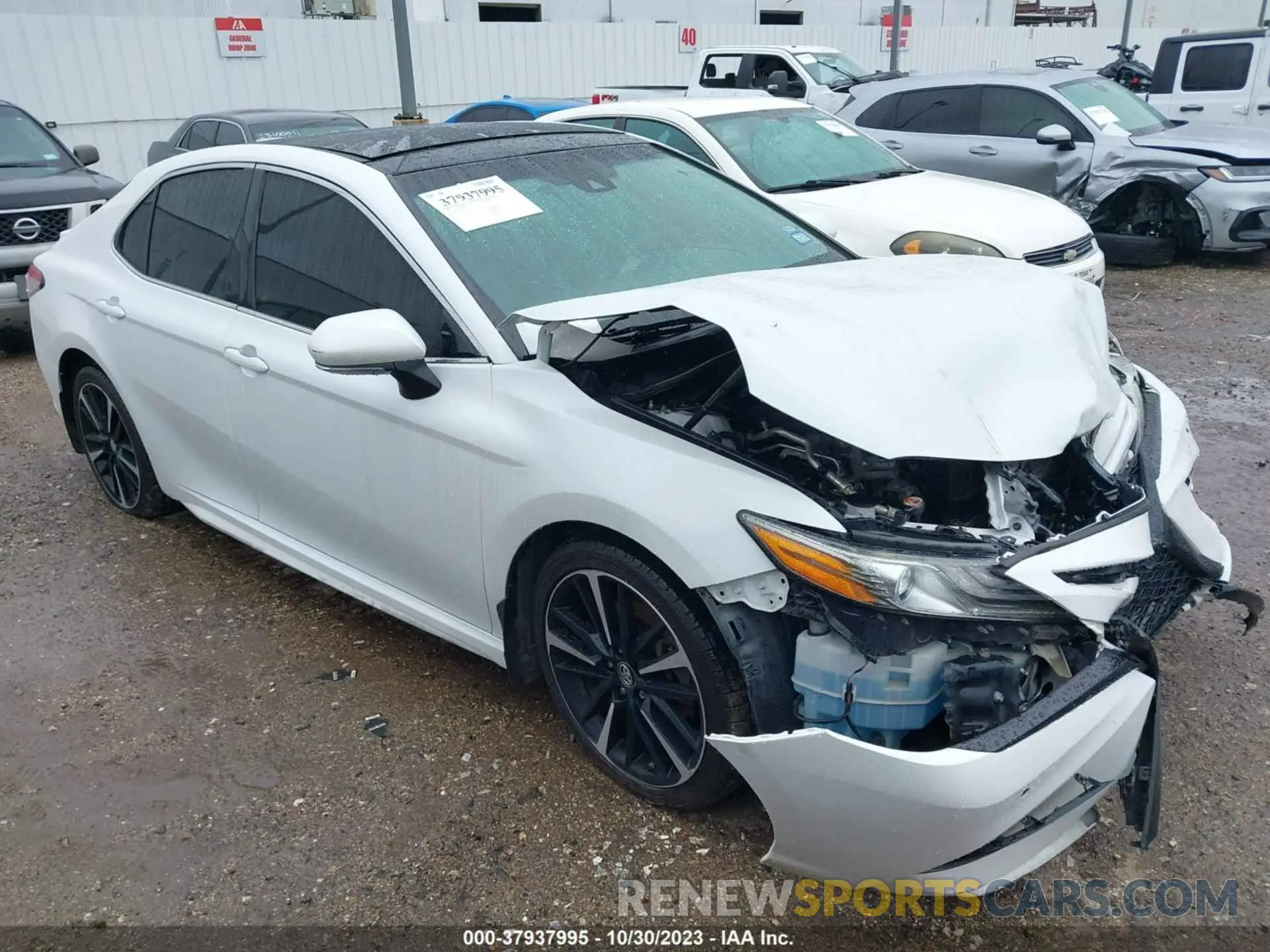 13 Photograph of a damaged car 4T1B61HK5JU642271 TOYOTA CAMRY 2018