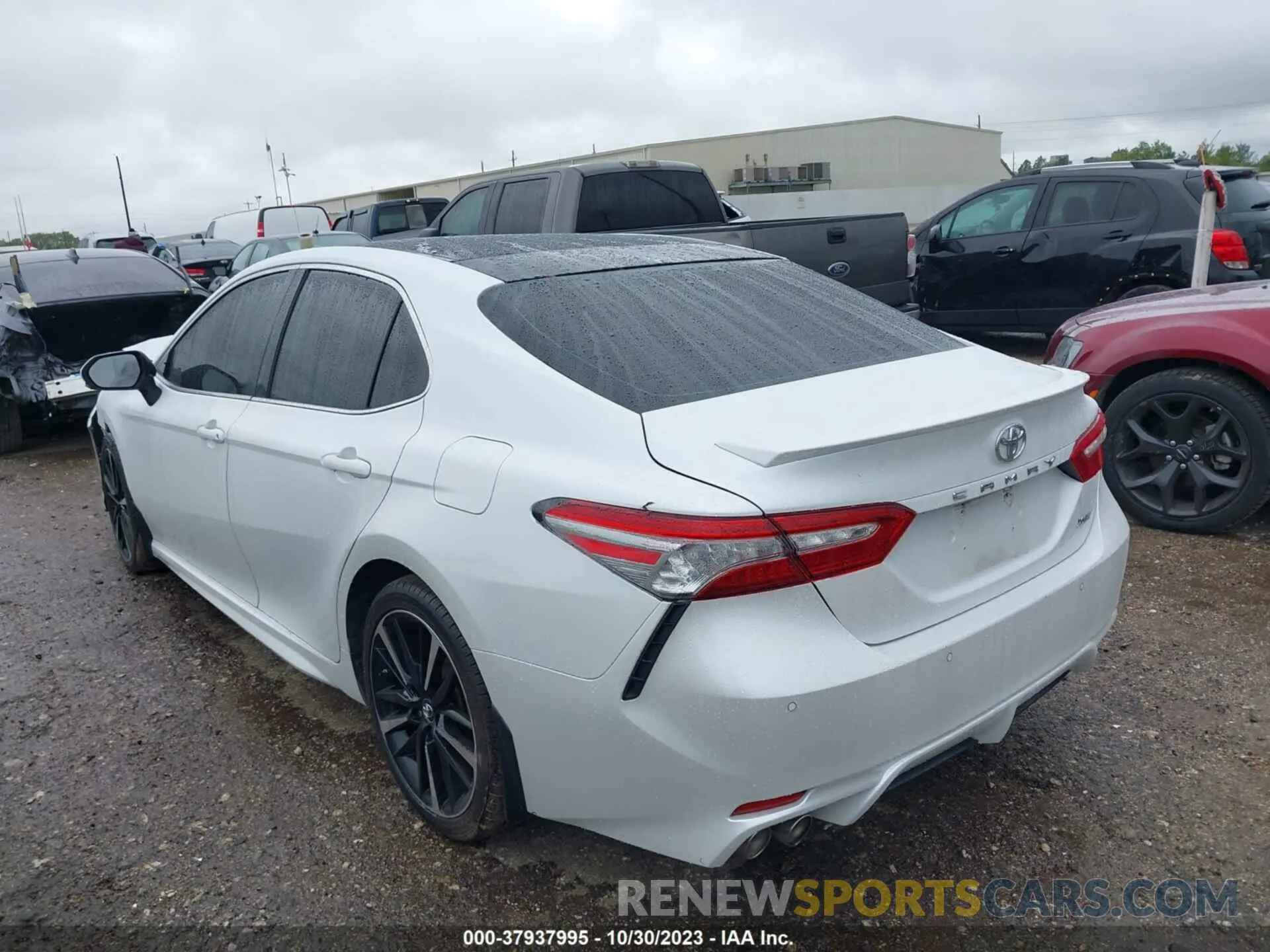 3 Photograph of a damaged car 4T1B61HK5JU642271 TOYOTA CAMRY 2018