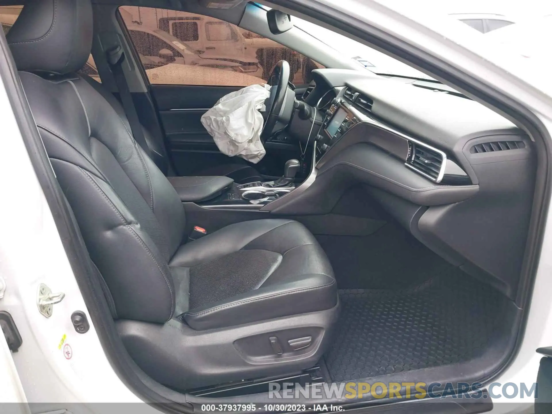 5 Photograph of a damaged car 4T1B61HK5JU642271 TOYOTA CAMRY 2018
