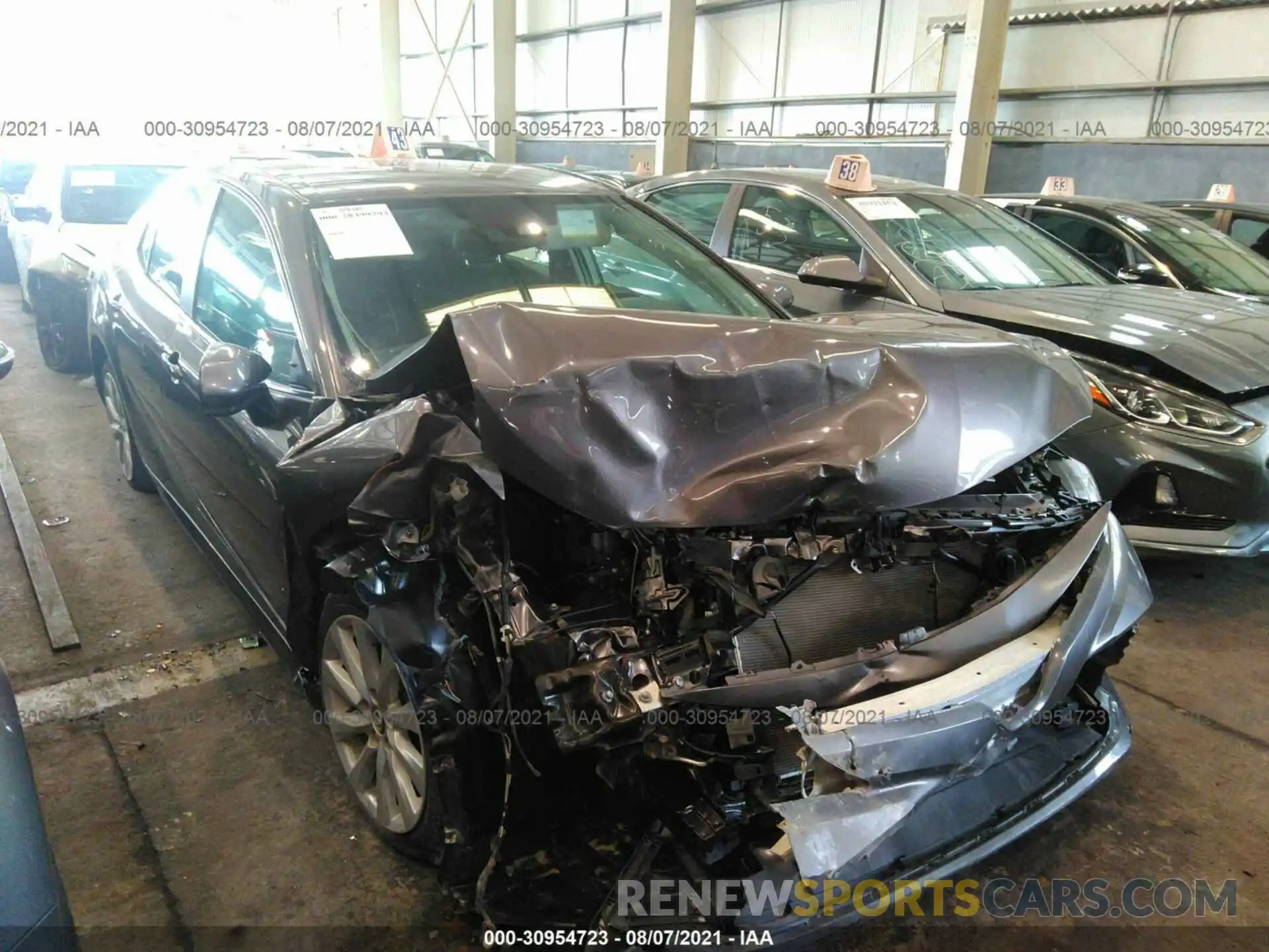 1 Photograph of a damaged car 000B11HK1KU215105 TOYOTA CAMRY 2019