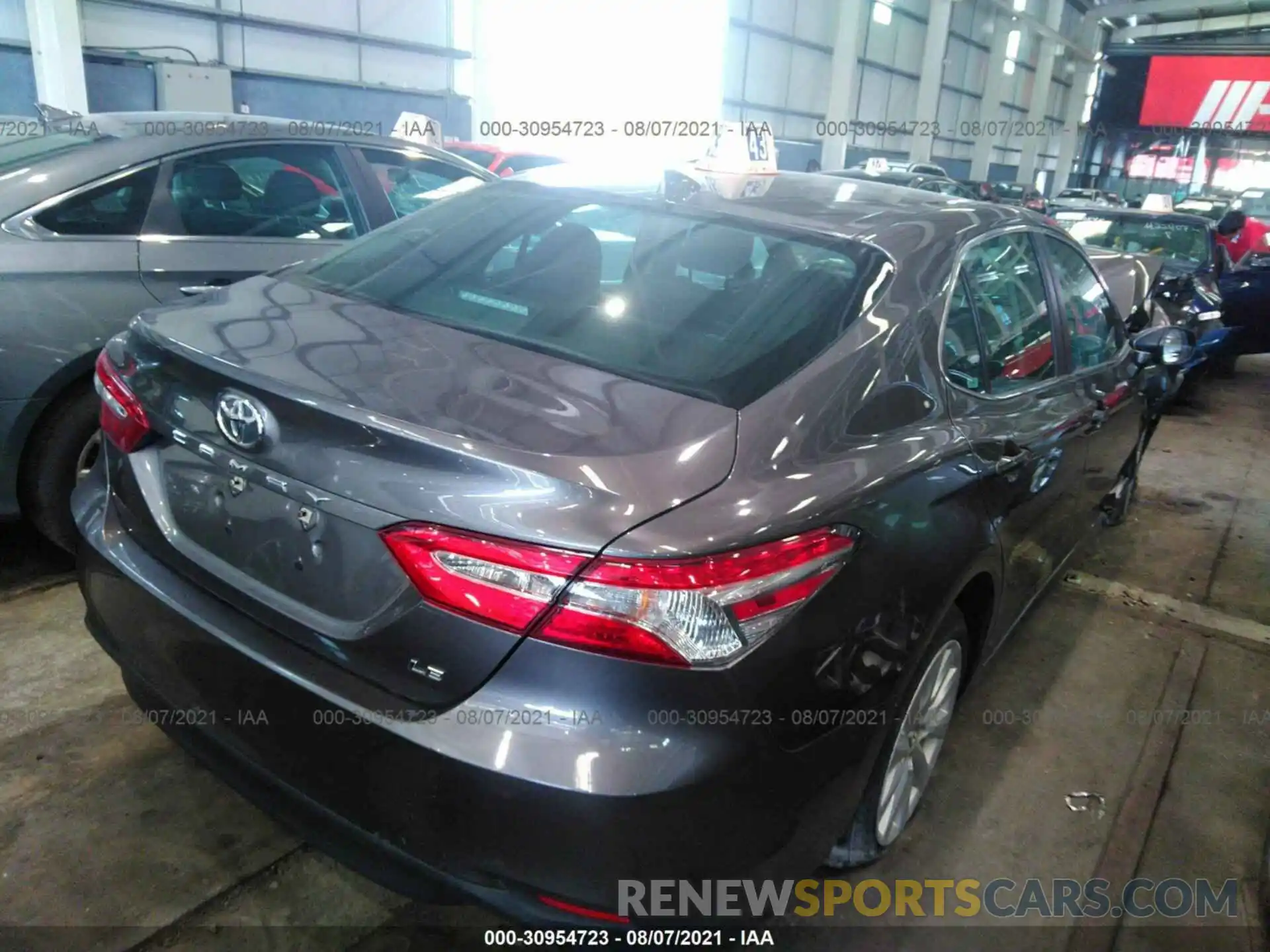 4 Photograph of a damaged car 000B11HK1KU215105 TOYOTA CAMRY 2019