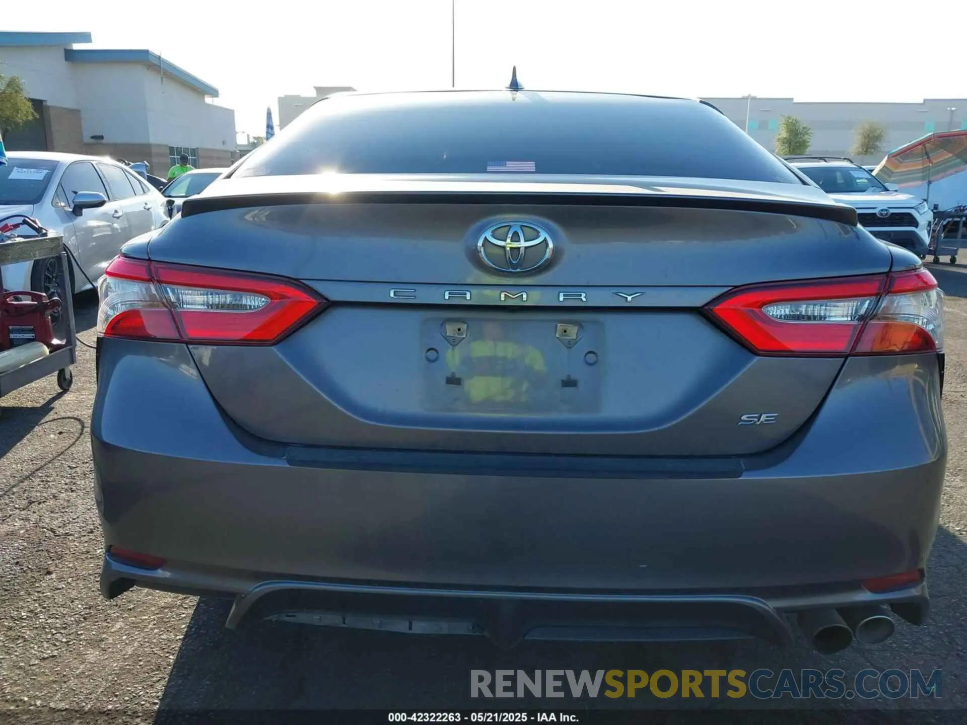 16 Photograph of a damaged car 4T1B11HK0KU161764 TOYOTA CAMRY 2019