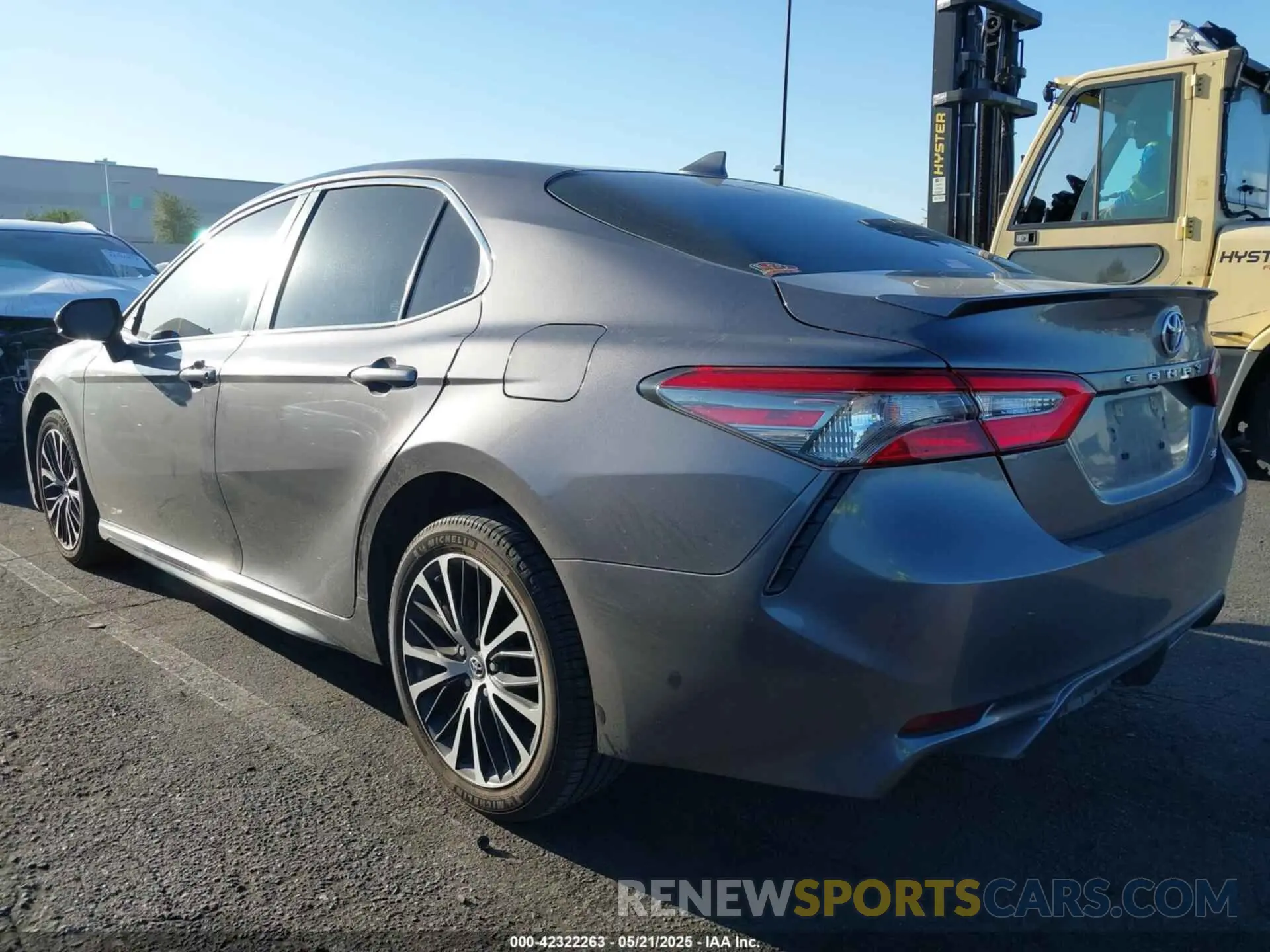 3 Photograph of a damaged car 4T1B11HK0KU161764 TOYOTA CAMRY 2019