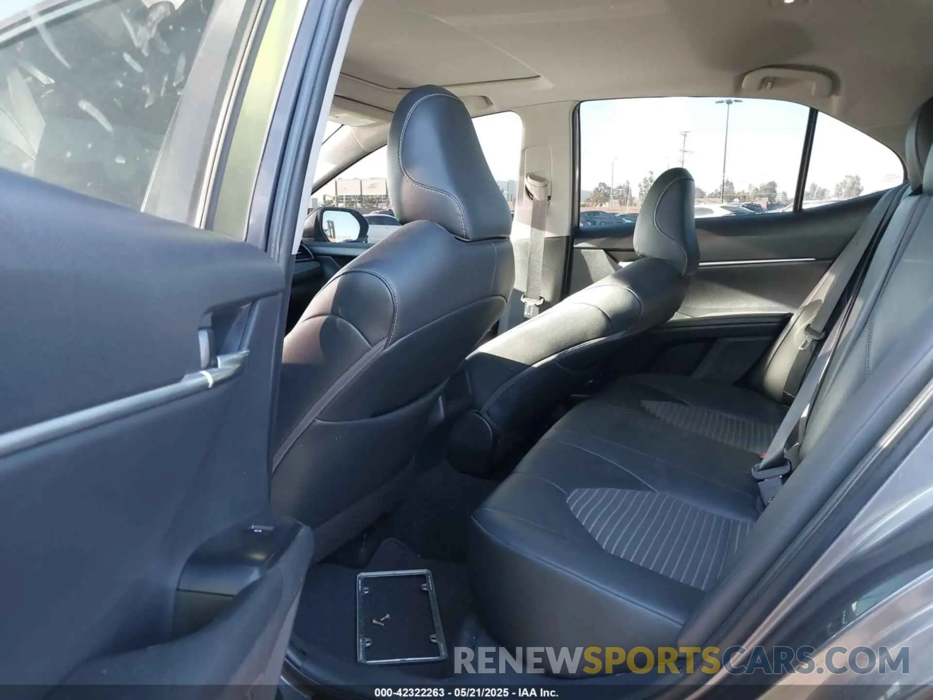 8 Photograph of a damaged car 4T1B11HK0KU161764 TOYOTA CAMRY 2019