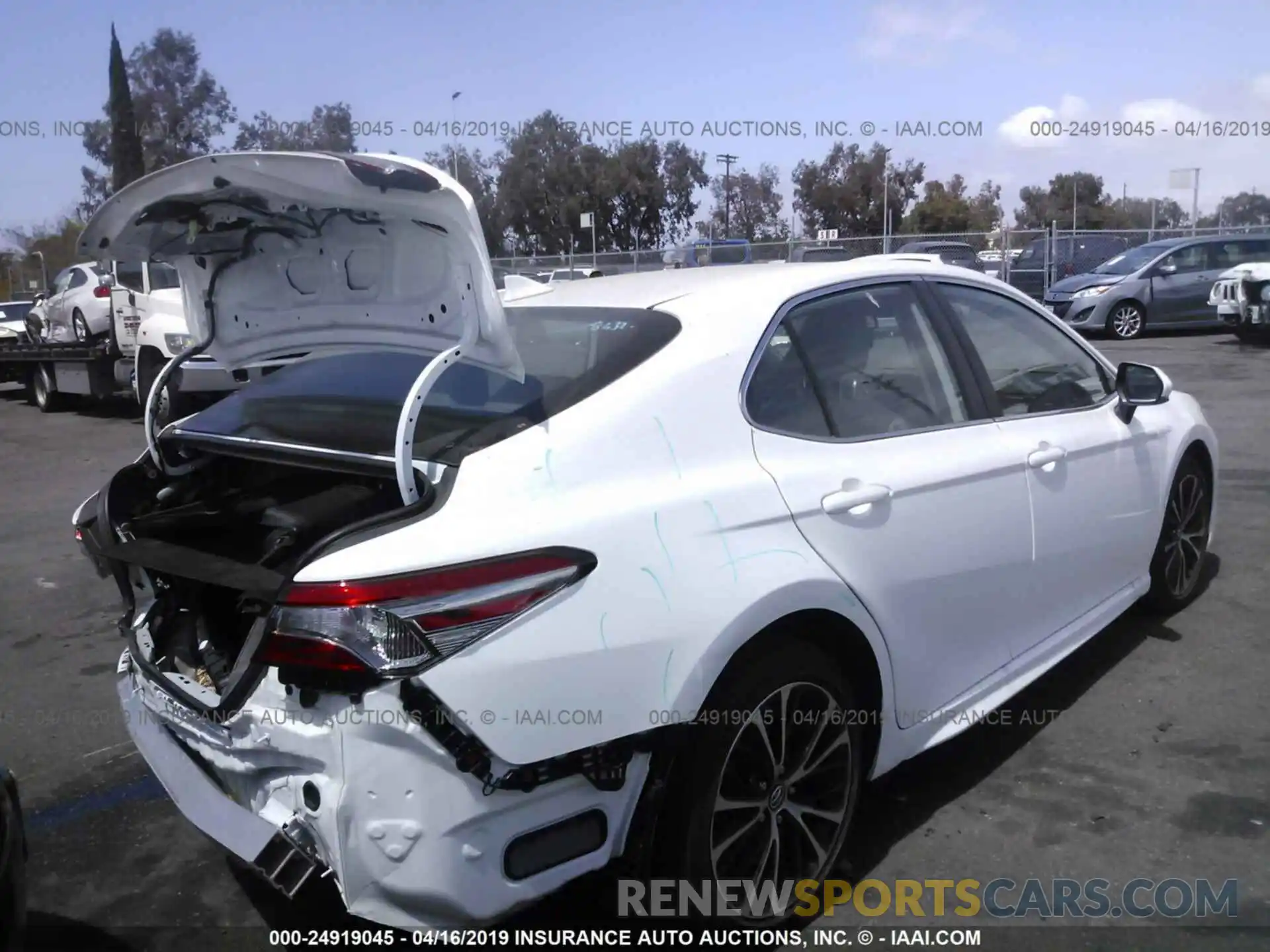 4 Photograph of a damaged car 4T1B11HK0KU166480 TOYOTA CAMRY 2019