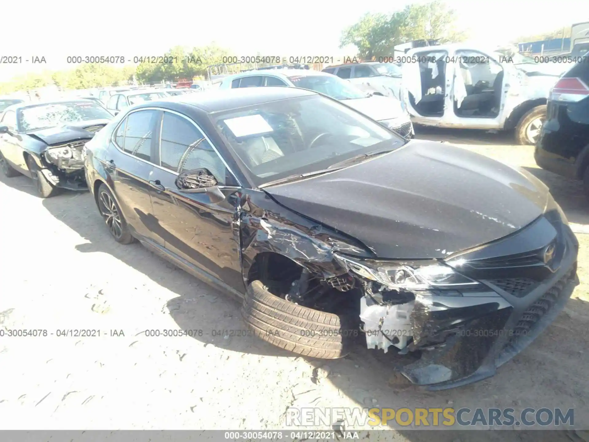 1 Photograph of a damaged car 4T1B11HK0KU166589 TOYOTA CAMRY 2019