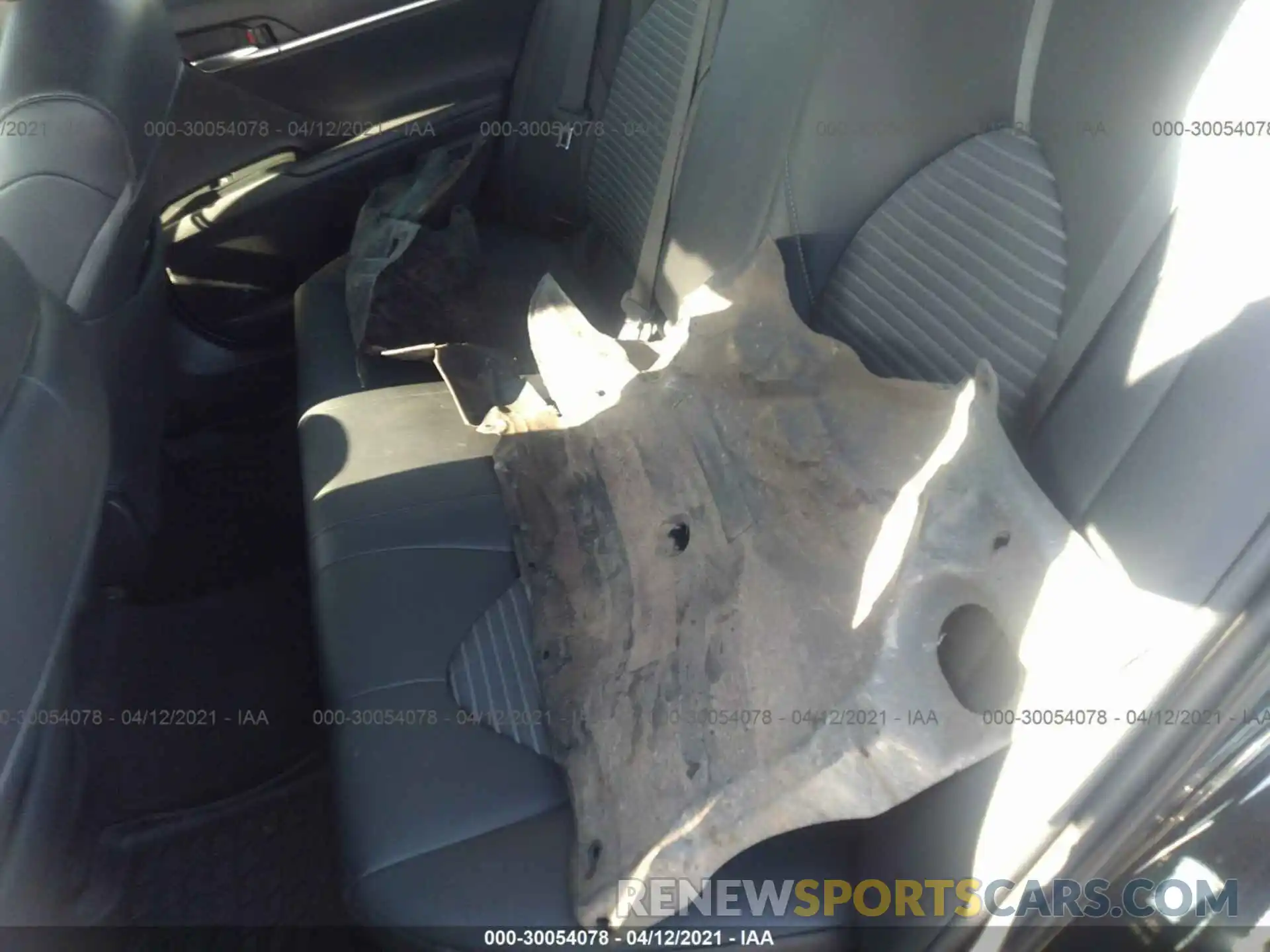 12 Photograph of a damaged car 4T1B11HK0KU166589 TOYOTA CAMRY 2019