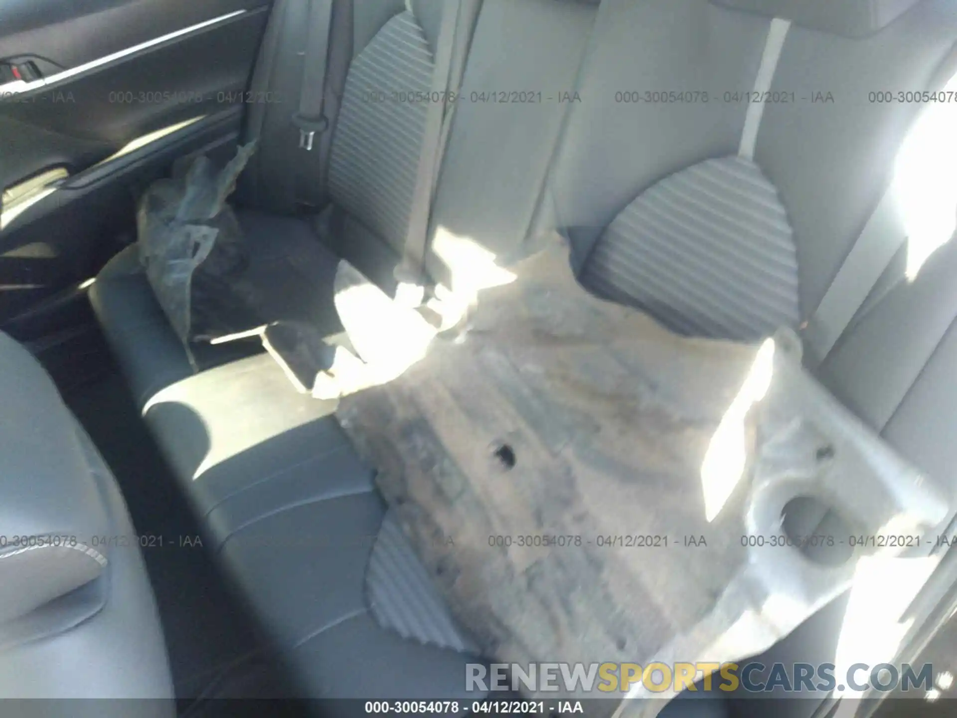 8 Photograph of a damaged car 4T1B11HK0KU166589 TOYOTA CAMRY 2019