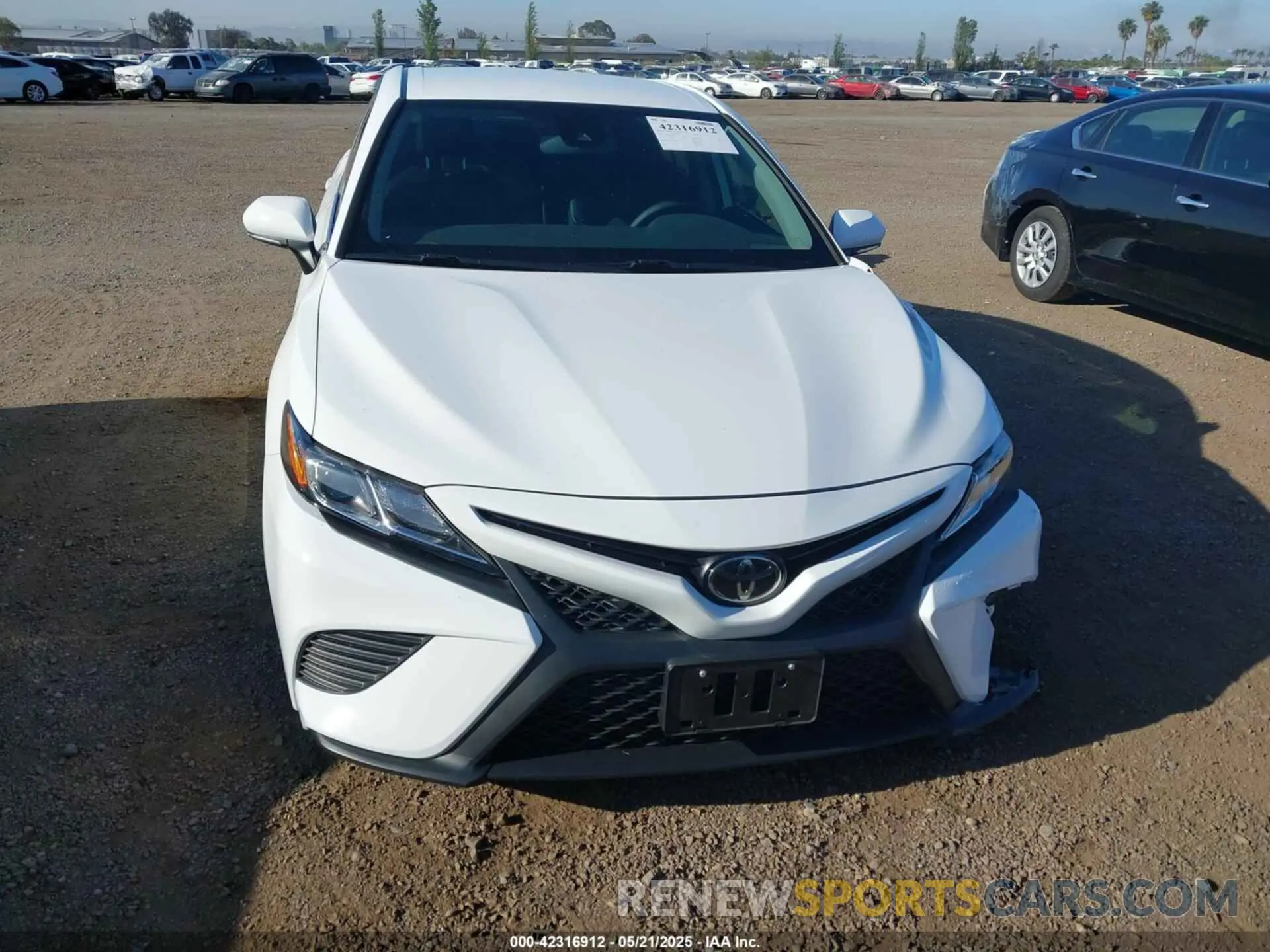 13 Photograph of a damaged car 4T1B11HK0KU169346 TOYOTA CAMRY 2019