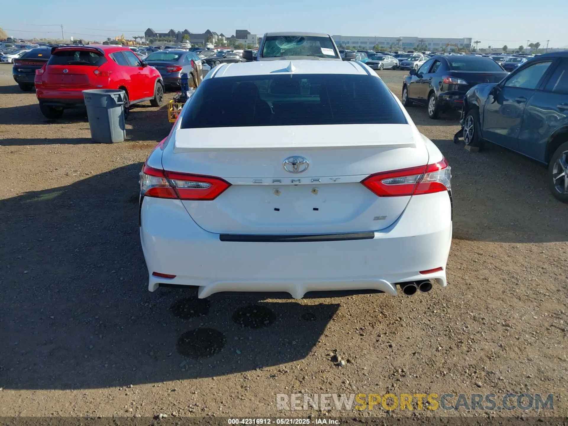 17 Photograph of a damaged car 4T1B11HK0KU169346 TOYOTA CAMRY 2019