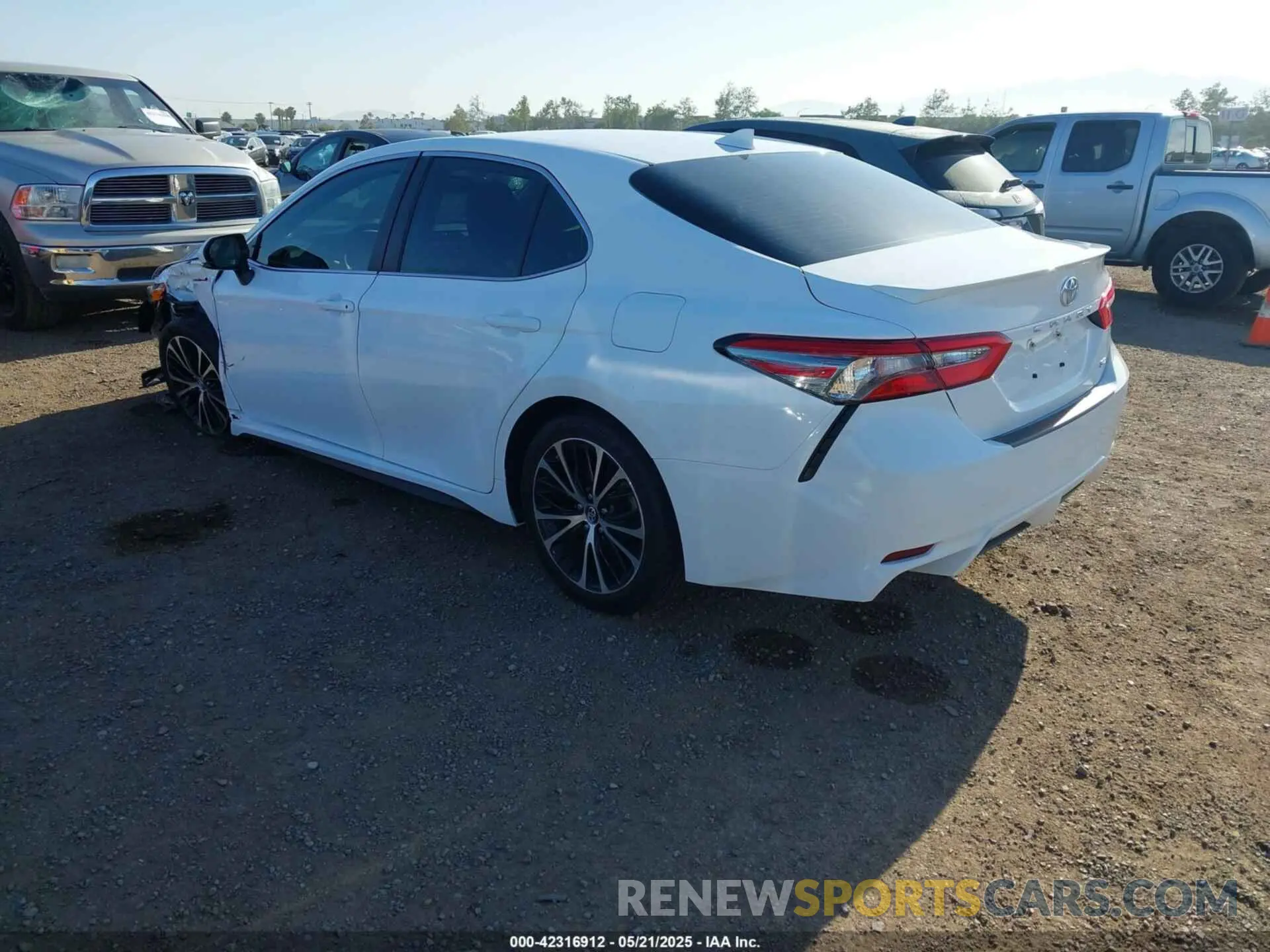 3 Photograph of a damaged car 4T1B11HK0KU169346 TOYOTA CAMRY 2019