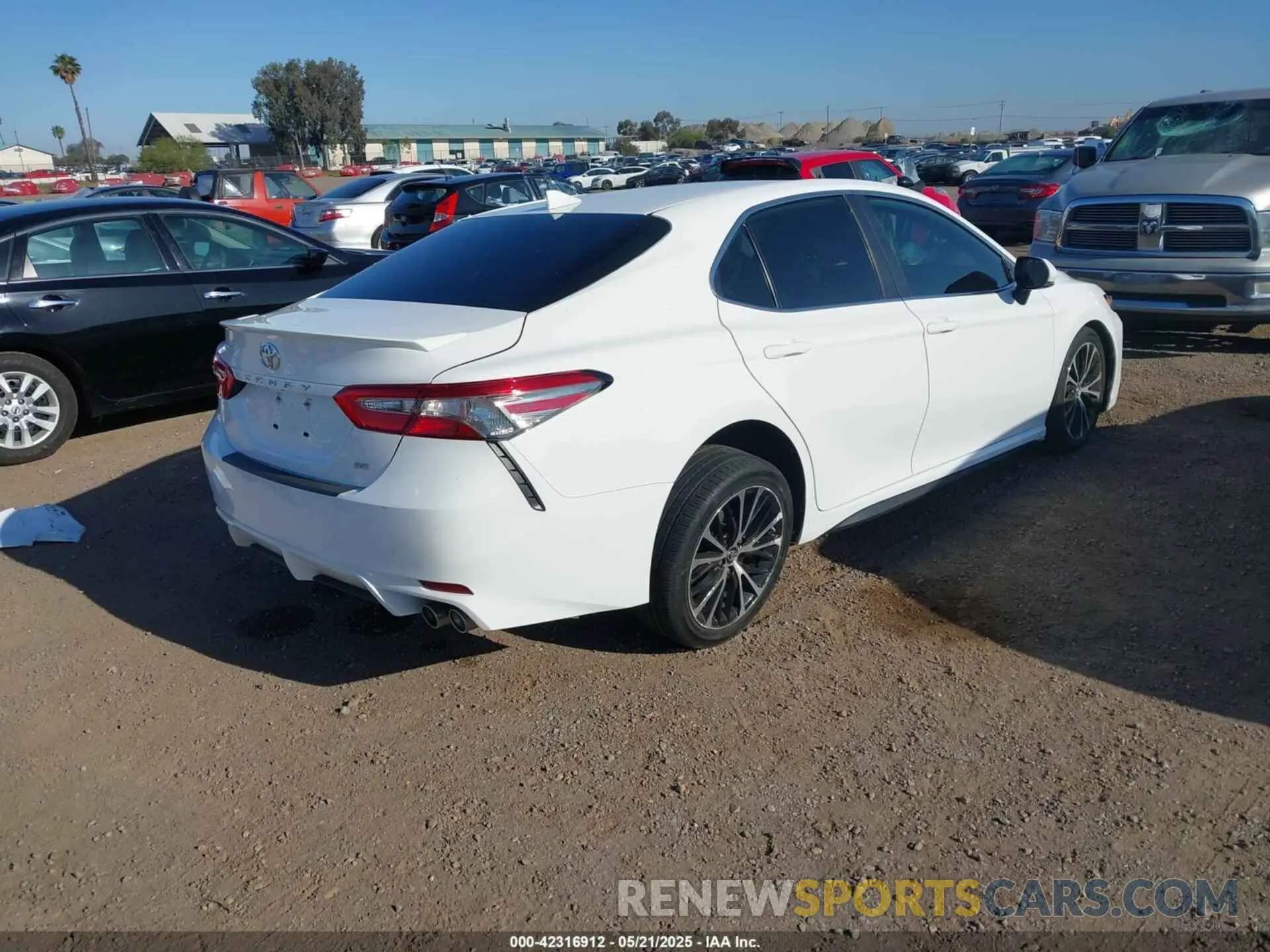 4 Photograph of a damaged car 4T1B11HK0KU169346 TOYOTA CAMRY 2019