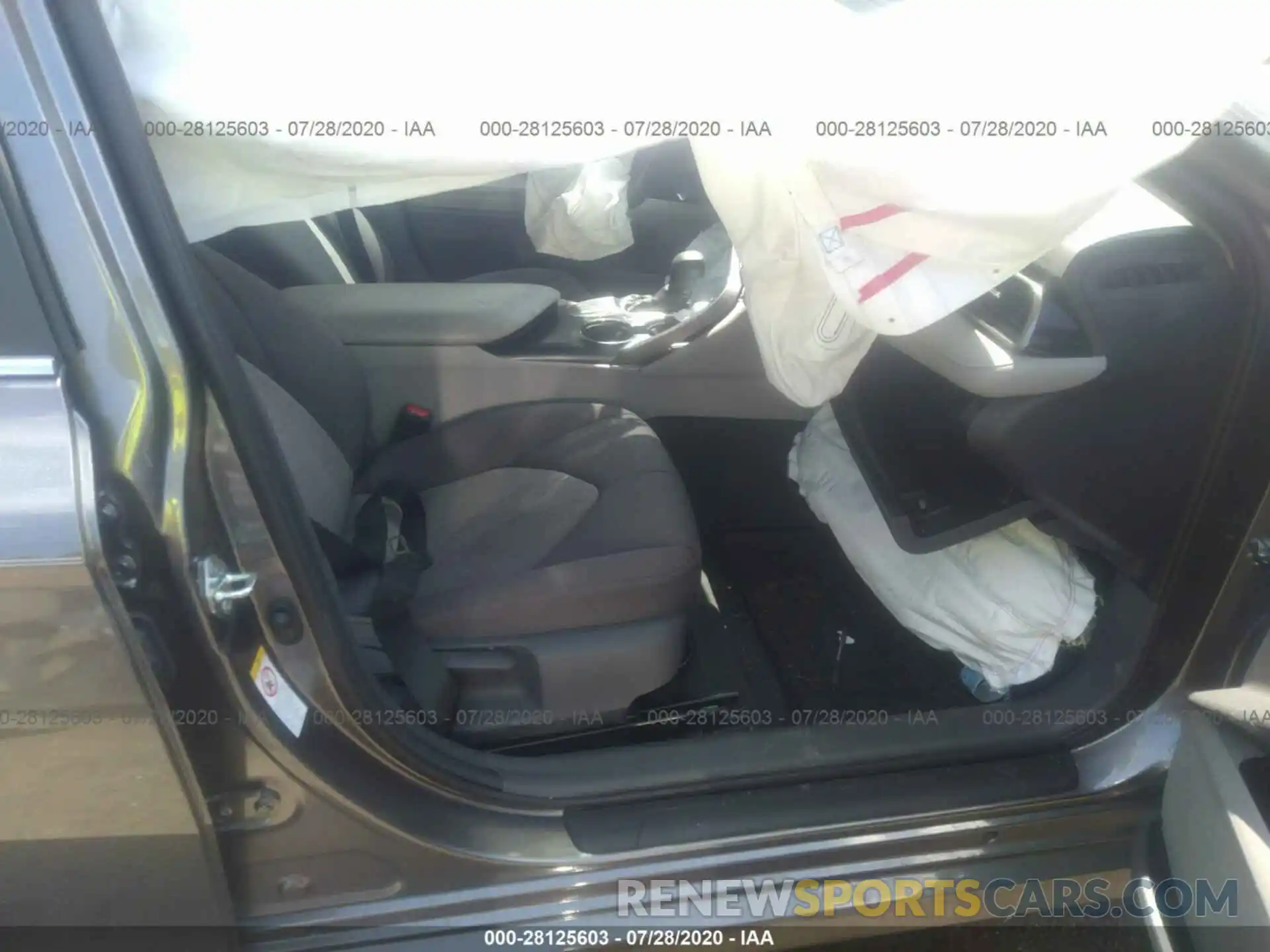 5 Photograph of a damaged car 4T1B11HK0KU175163 TOYOTA CAMRY 2019