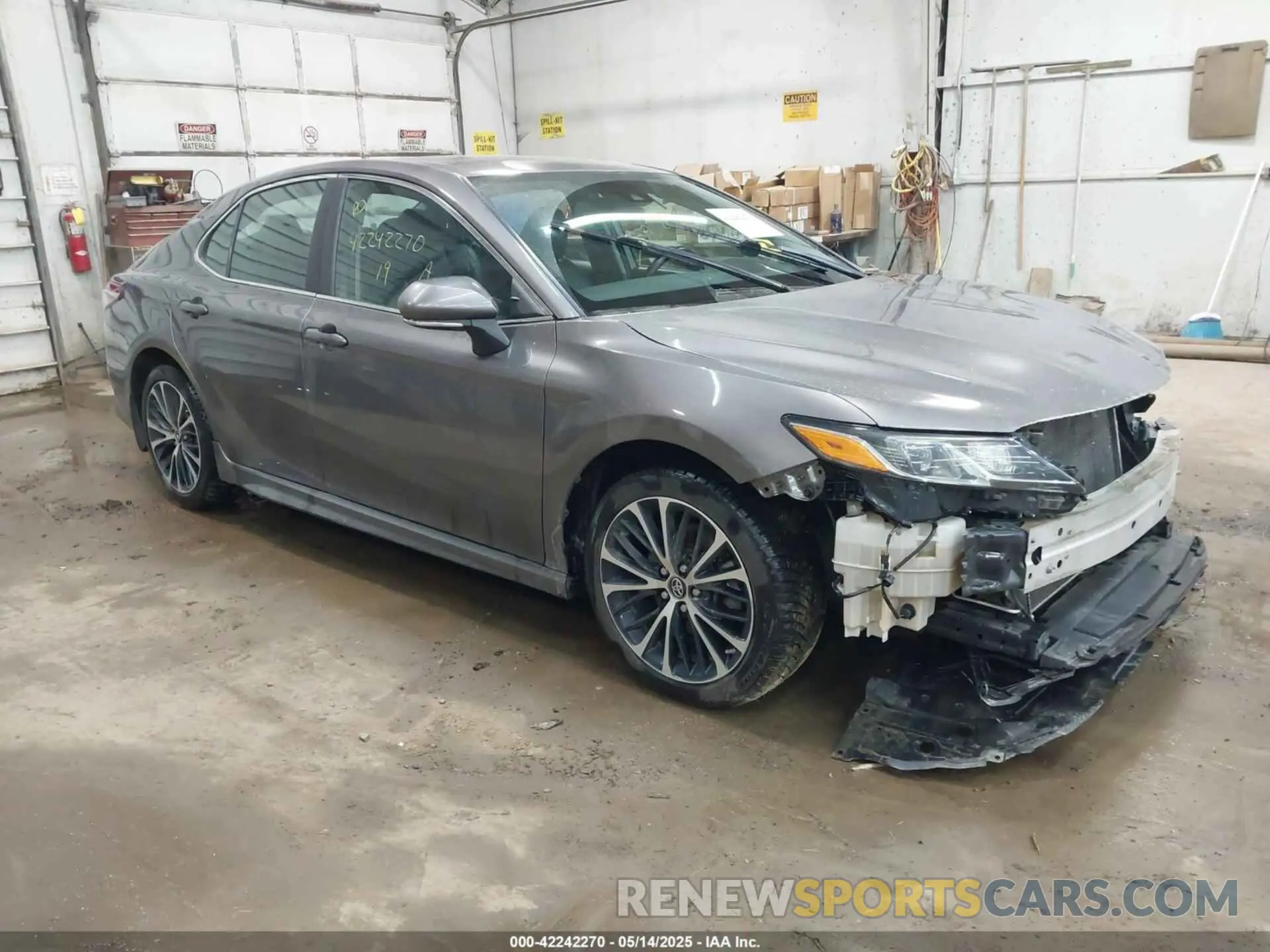 1 Photograph of a damaged car 4T1B11HK0KU175647 TOYOTA CAMRY 2019