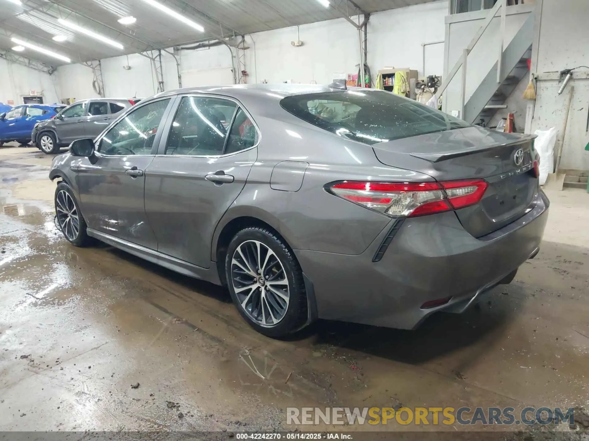 3 Photograph of a damaged car 4T1B11HK0KU175647 TOYOTA CAMRY 2019