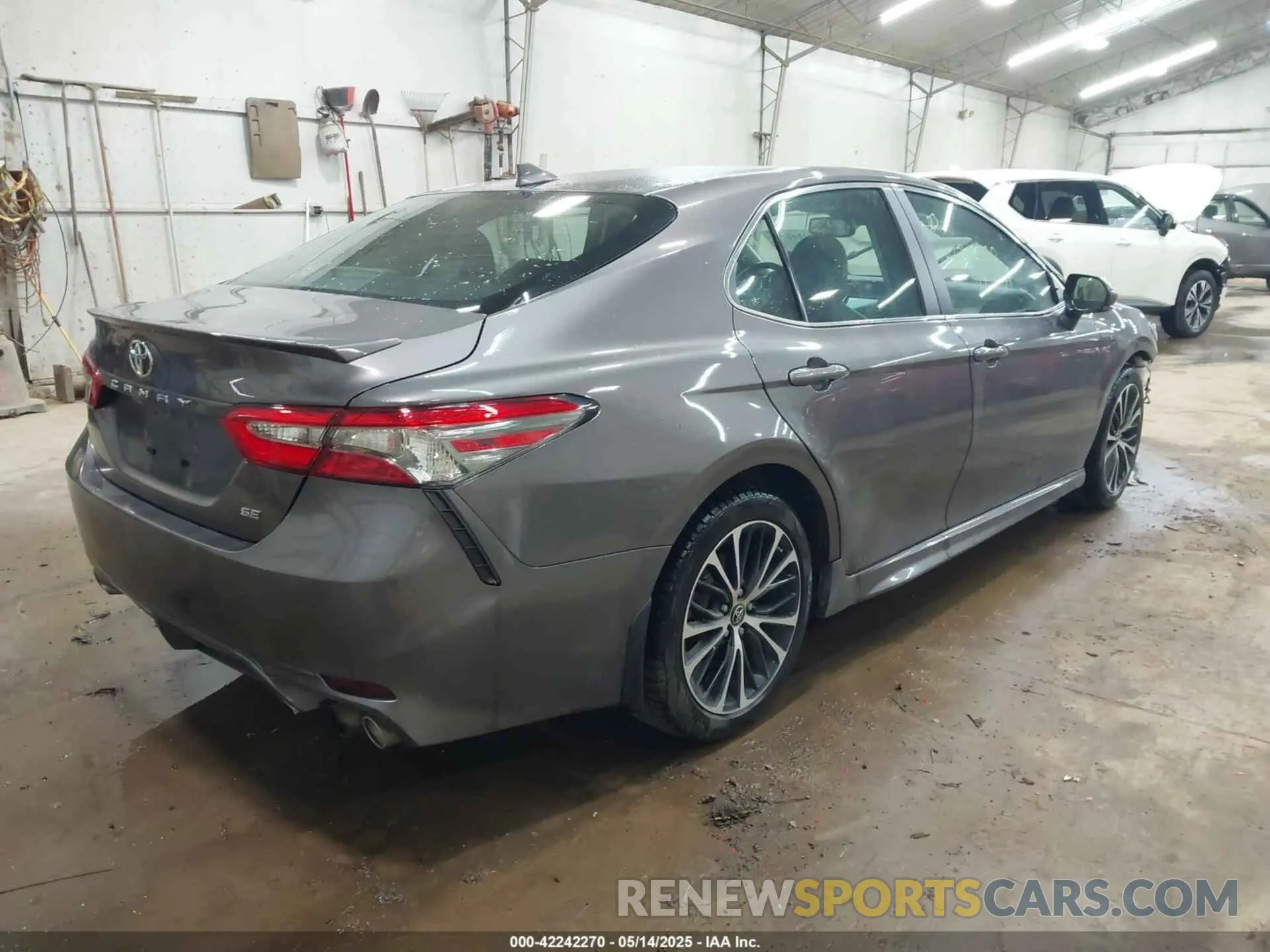 4 Photograph of a damaged car 4T1B11HK0KU175647 TOYOTA CAMRY 2019