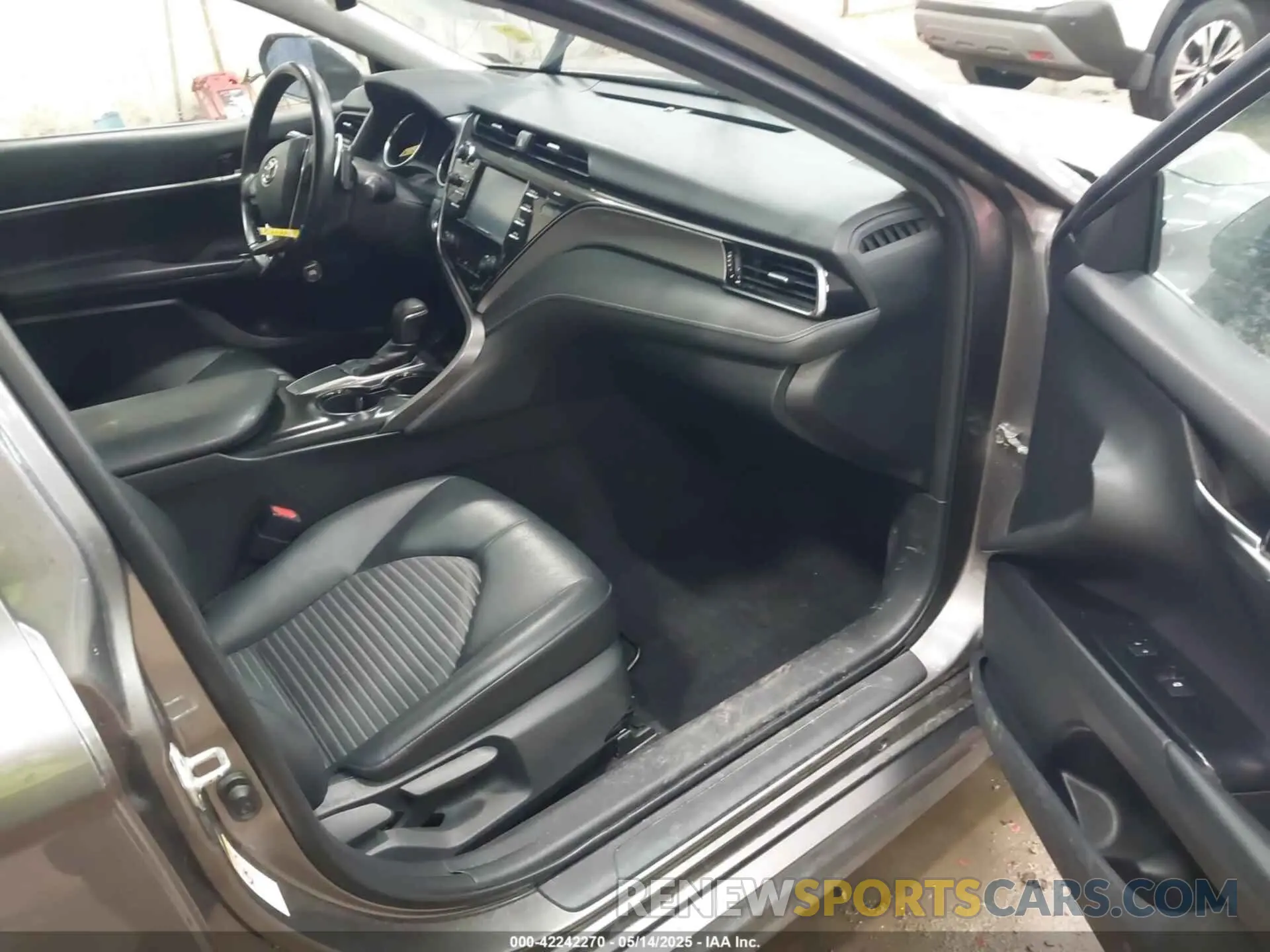 5 Photograph of a damaged car 4T1B11HK0KU175647 TOYOTA CAMRY 2019