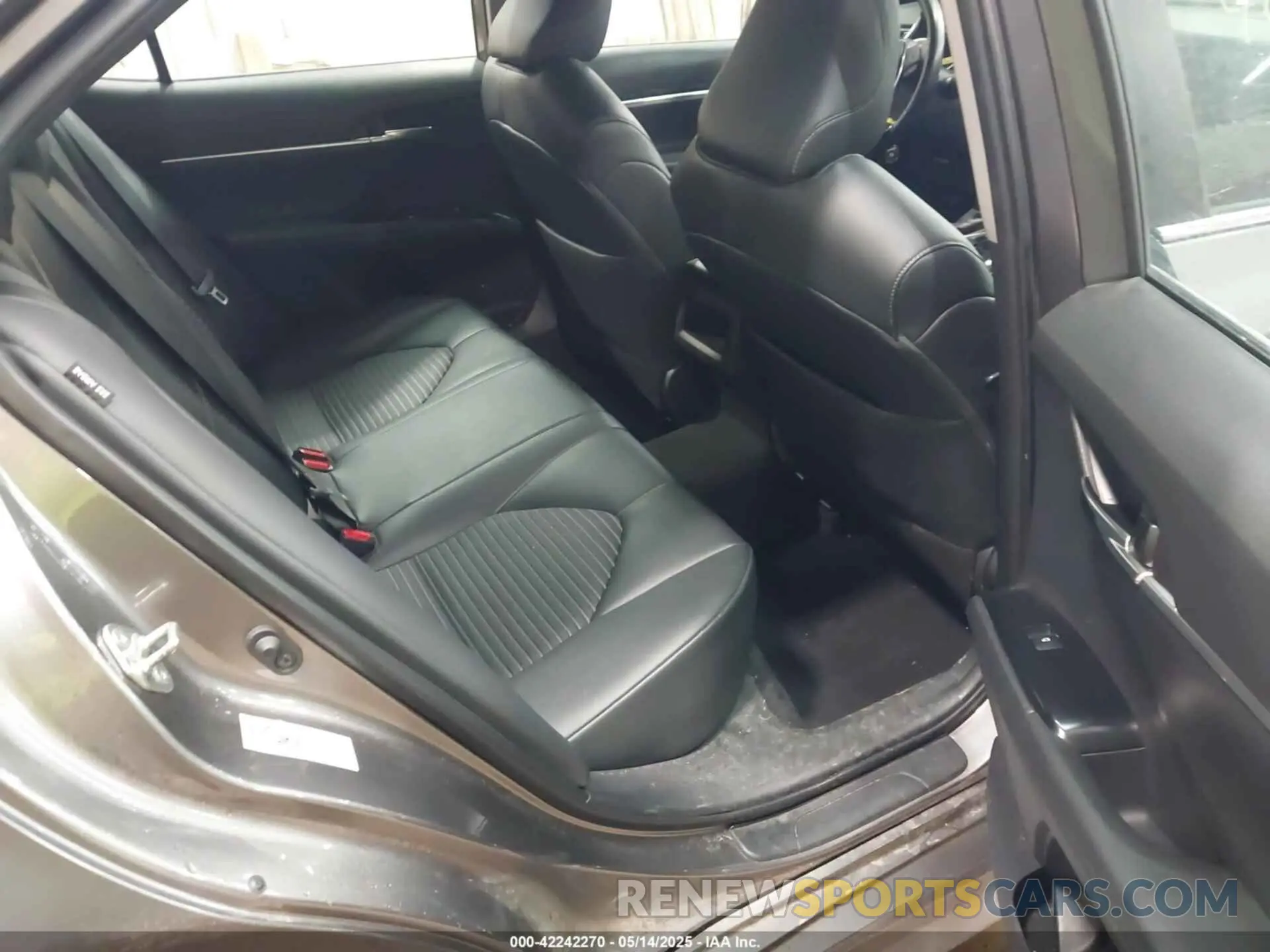 8 Photograph of a damaged car 4T1B11HK0KU175647 TOYOTA CAMRY 2019