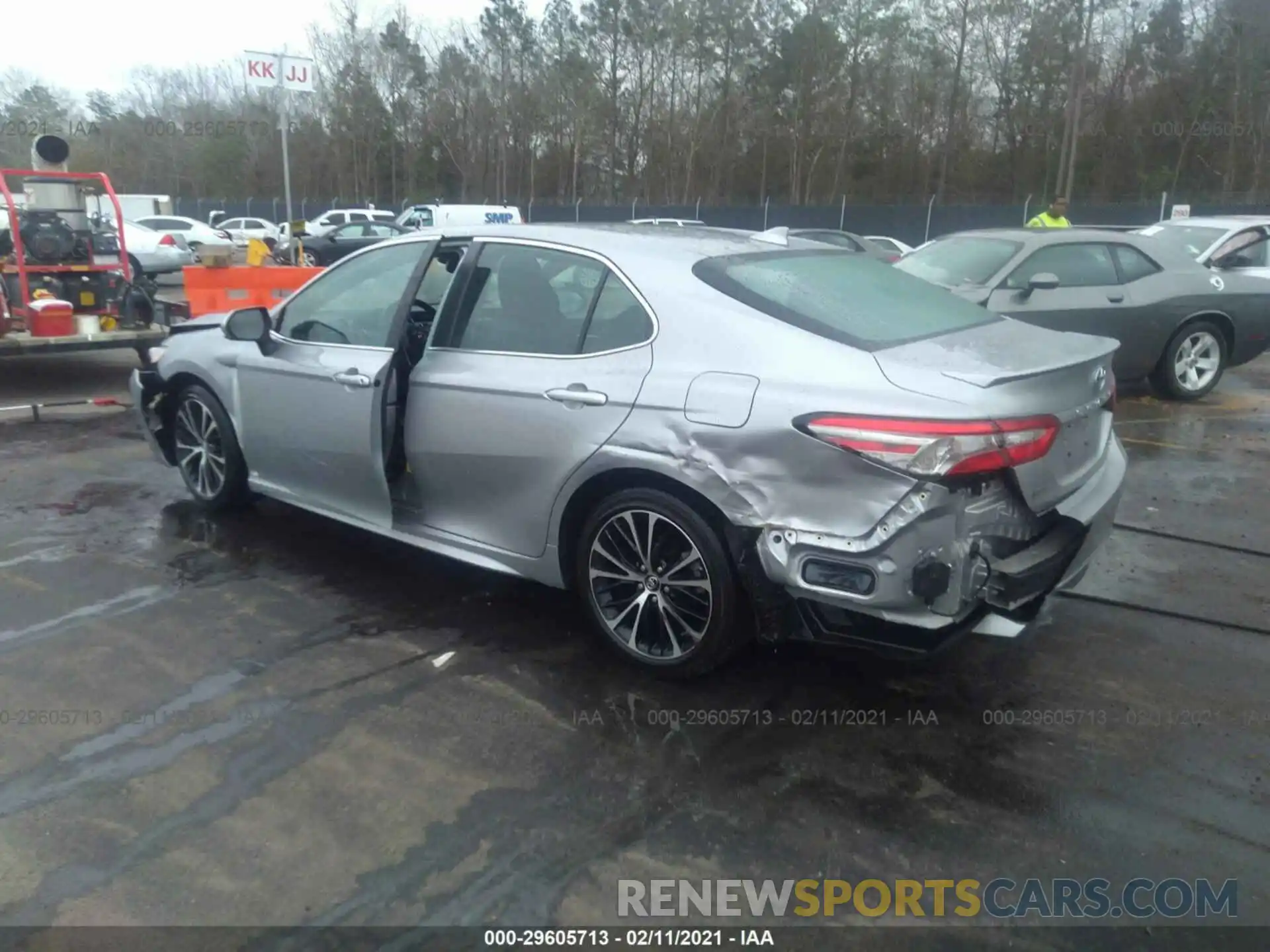 3 Photograph of a damaged car 4T1B11HK0KU180623 TOYOTA CAMRY 2019