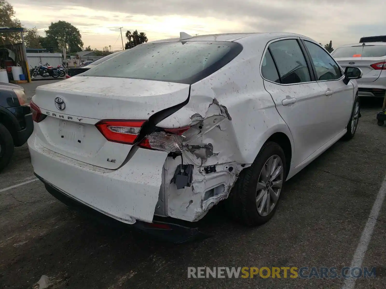 4 Photograph of a damaged car 4T1B11HK0KU192674 TOYOTA CAMRY 2019